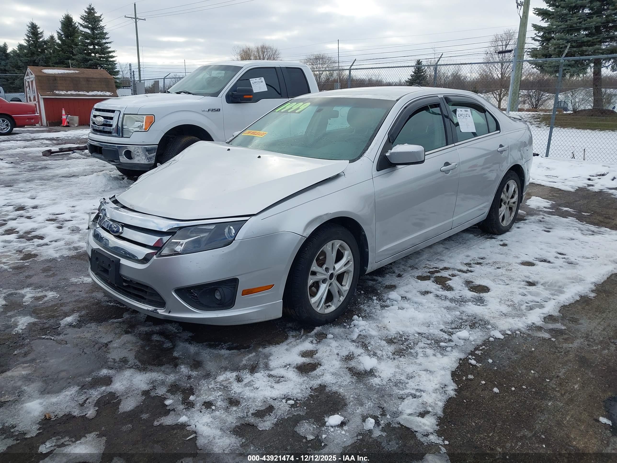 FORD FUSION image 2