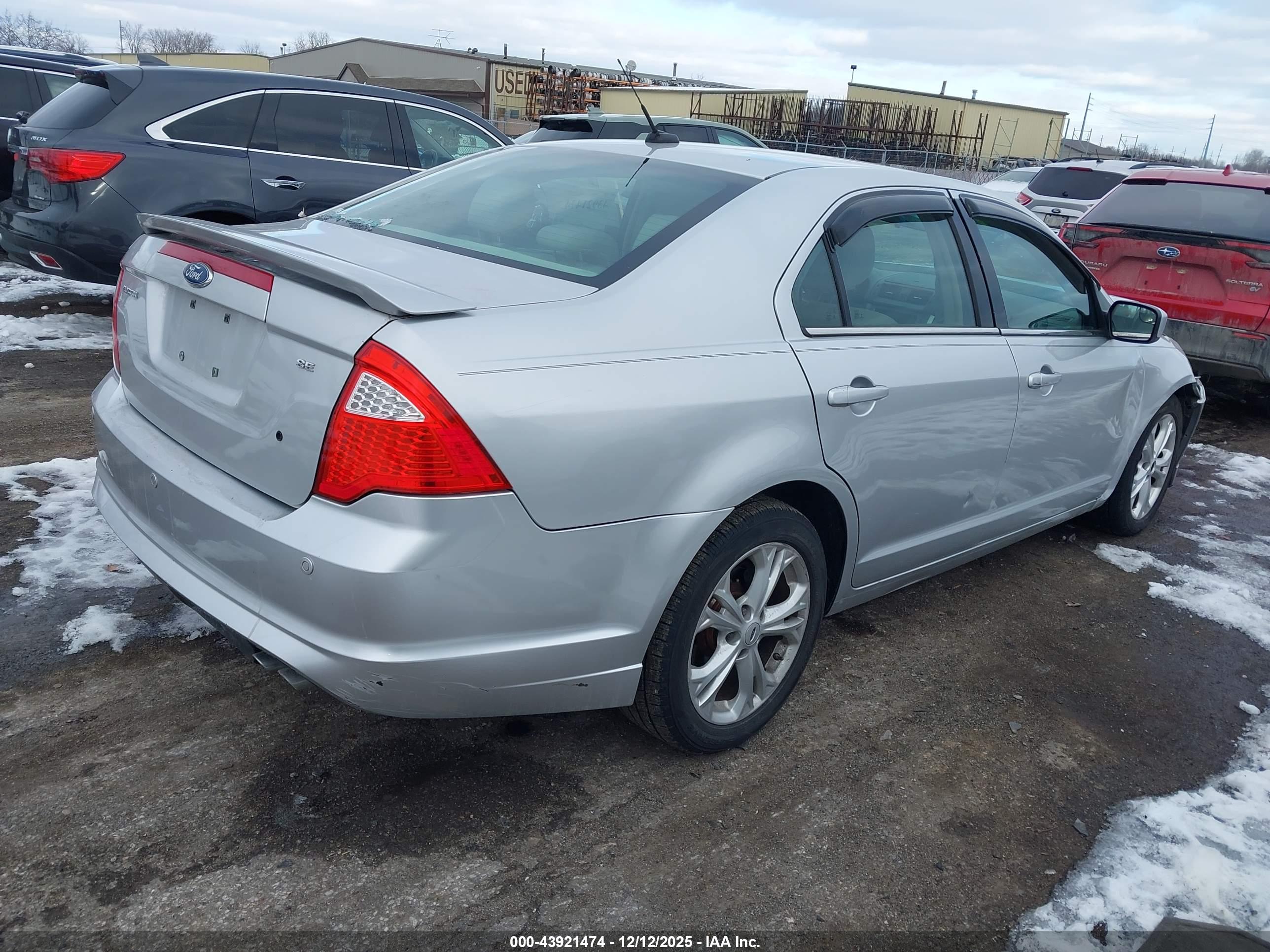FORD FUSION image 4