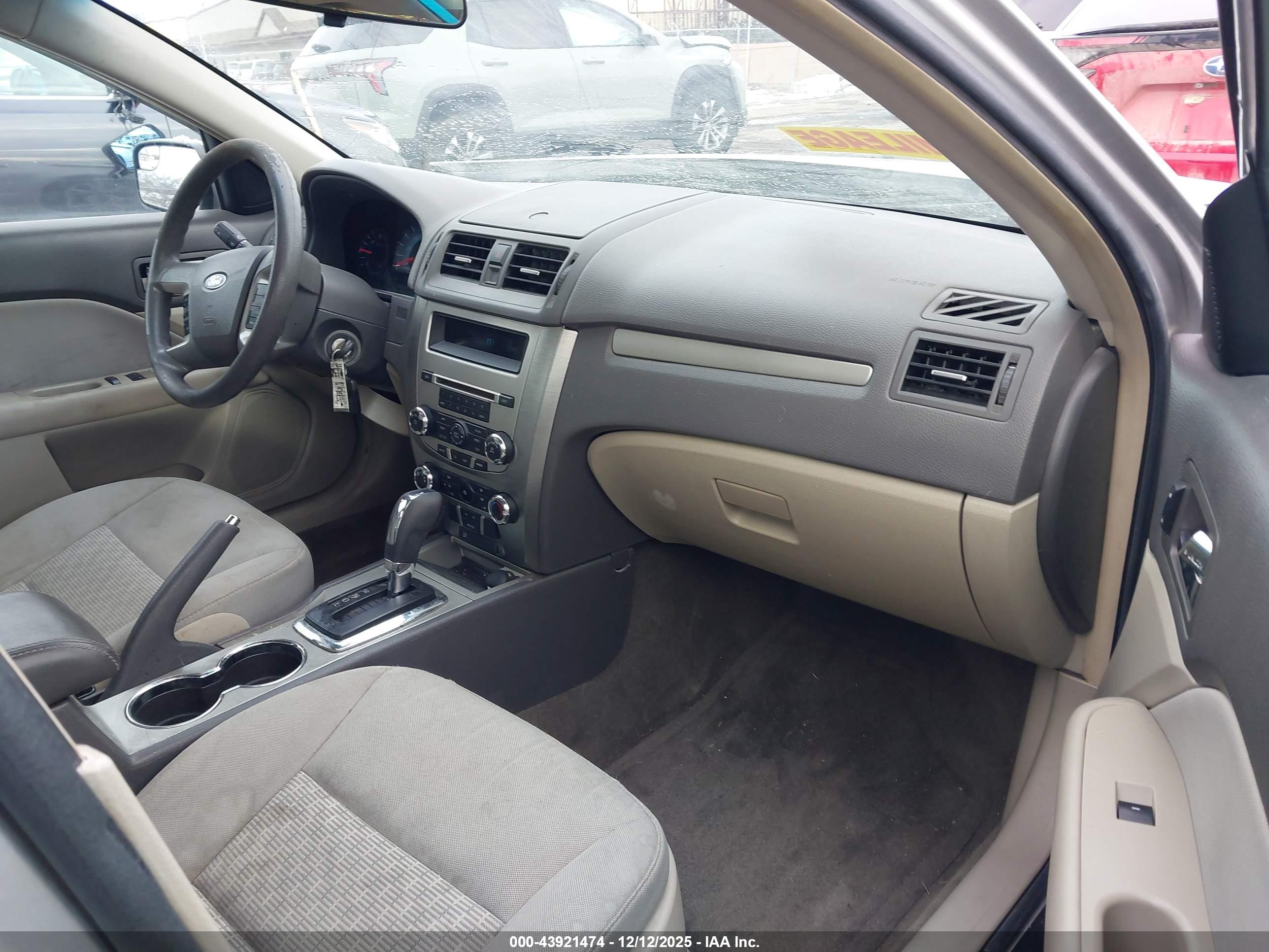 FORD FUSION image 5