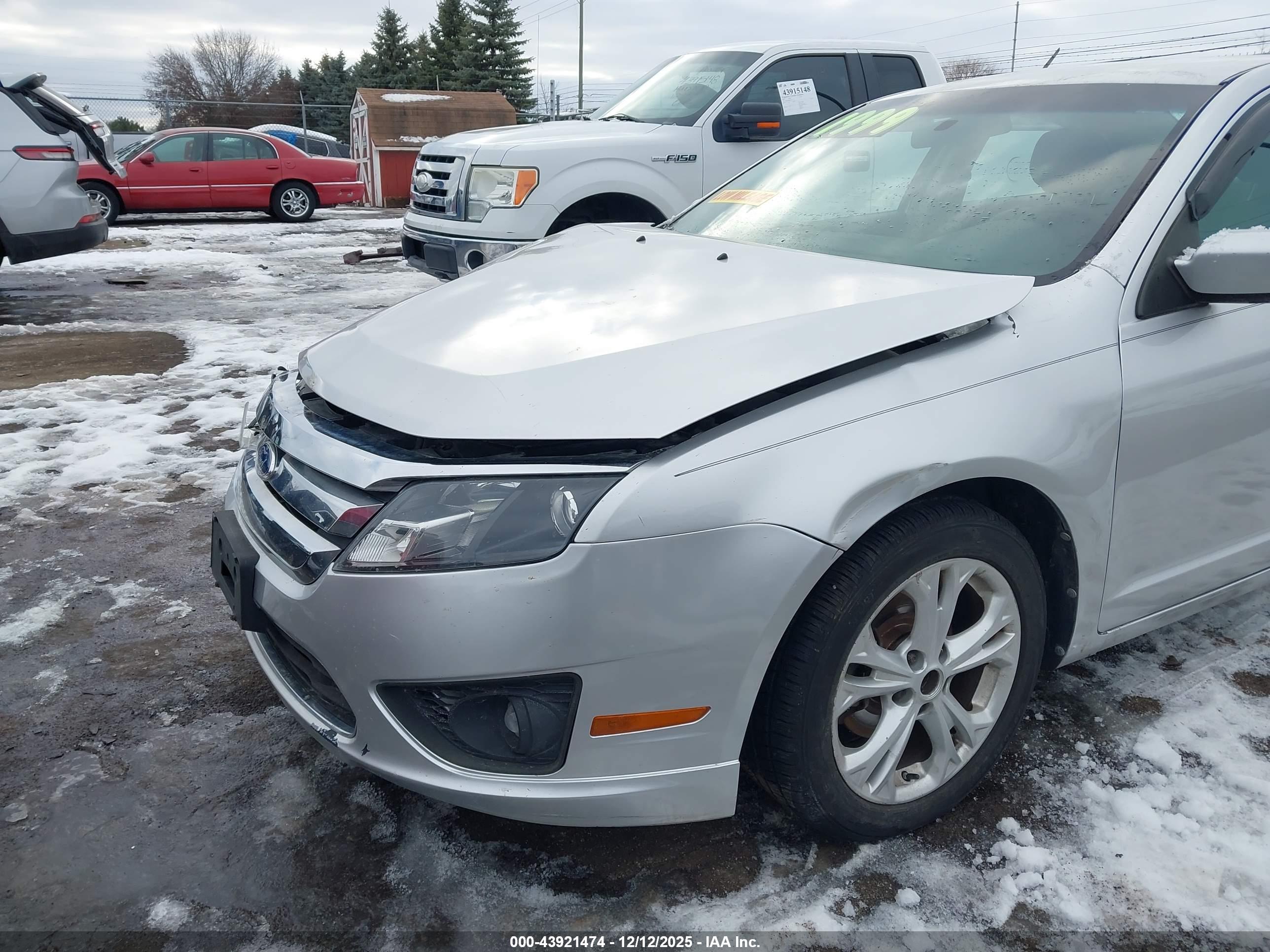 FORD FUSION image 6