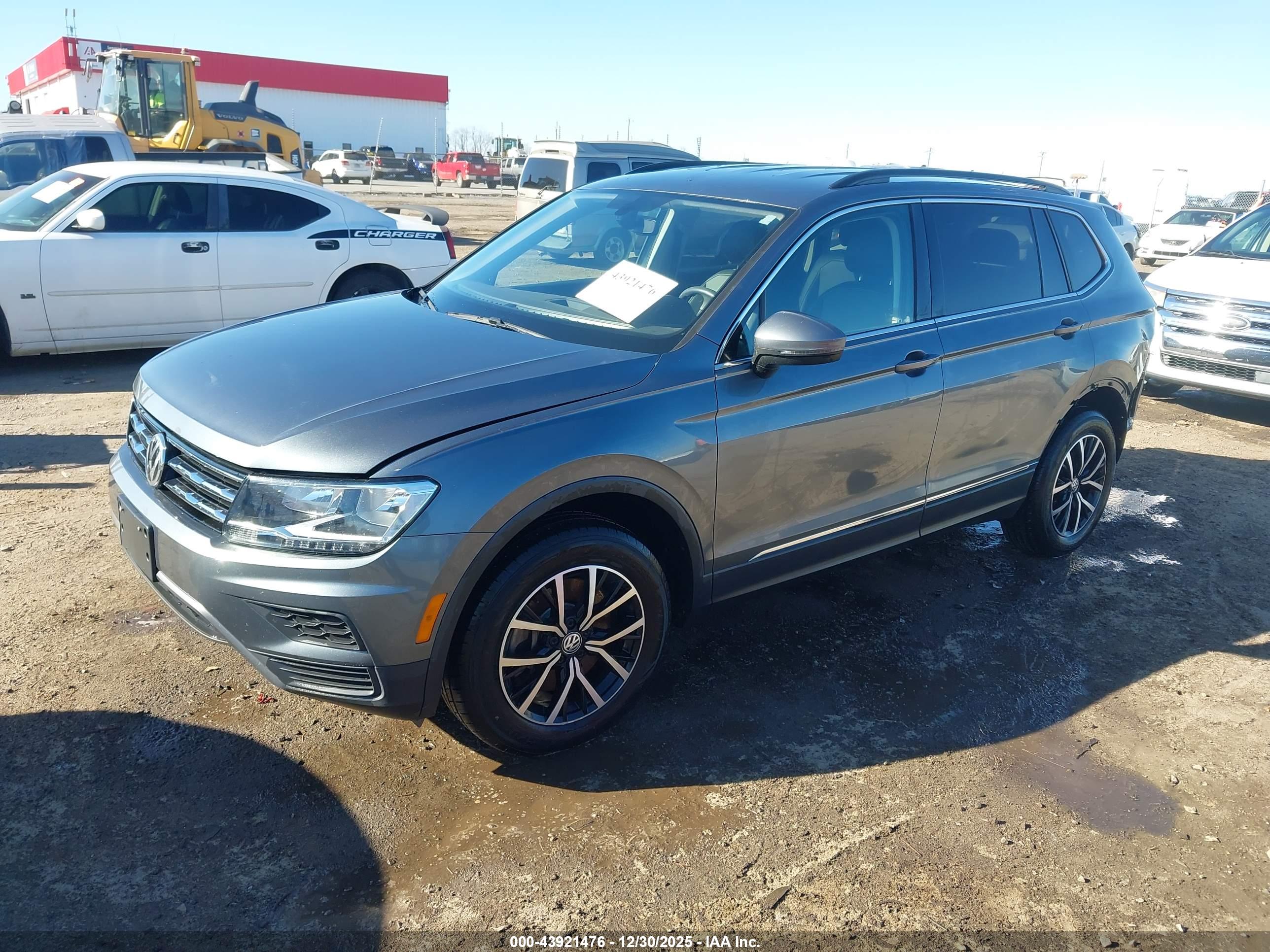 VOLKSWAGEN TIGUAN image 2