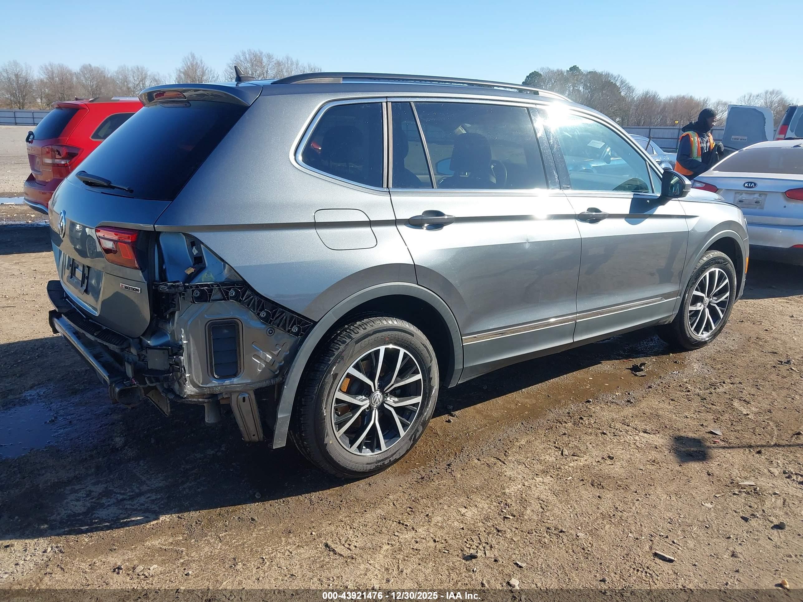 VOLKSWAGEN TIGUAN image 4