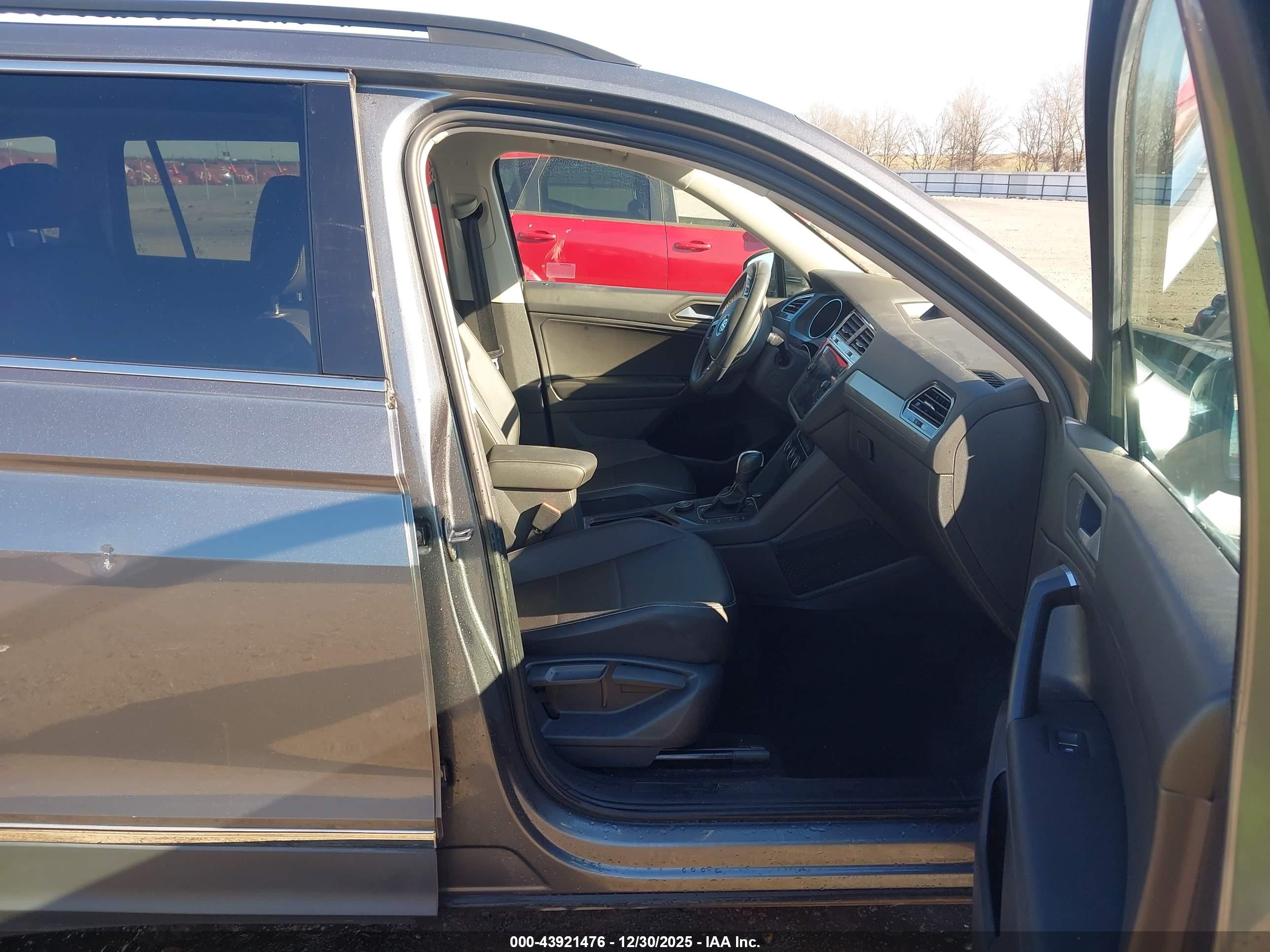 VOLKSWAGEN TIGUAN image 5