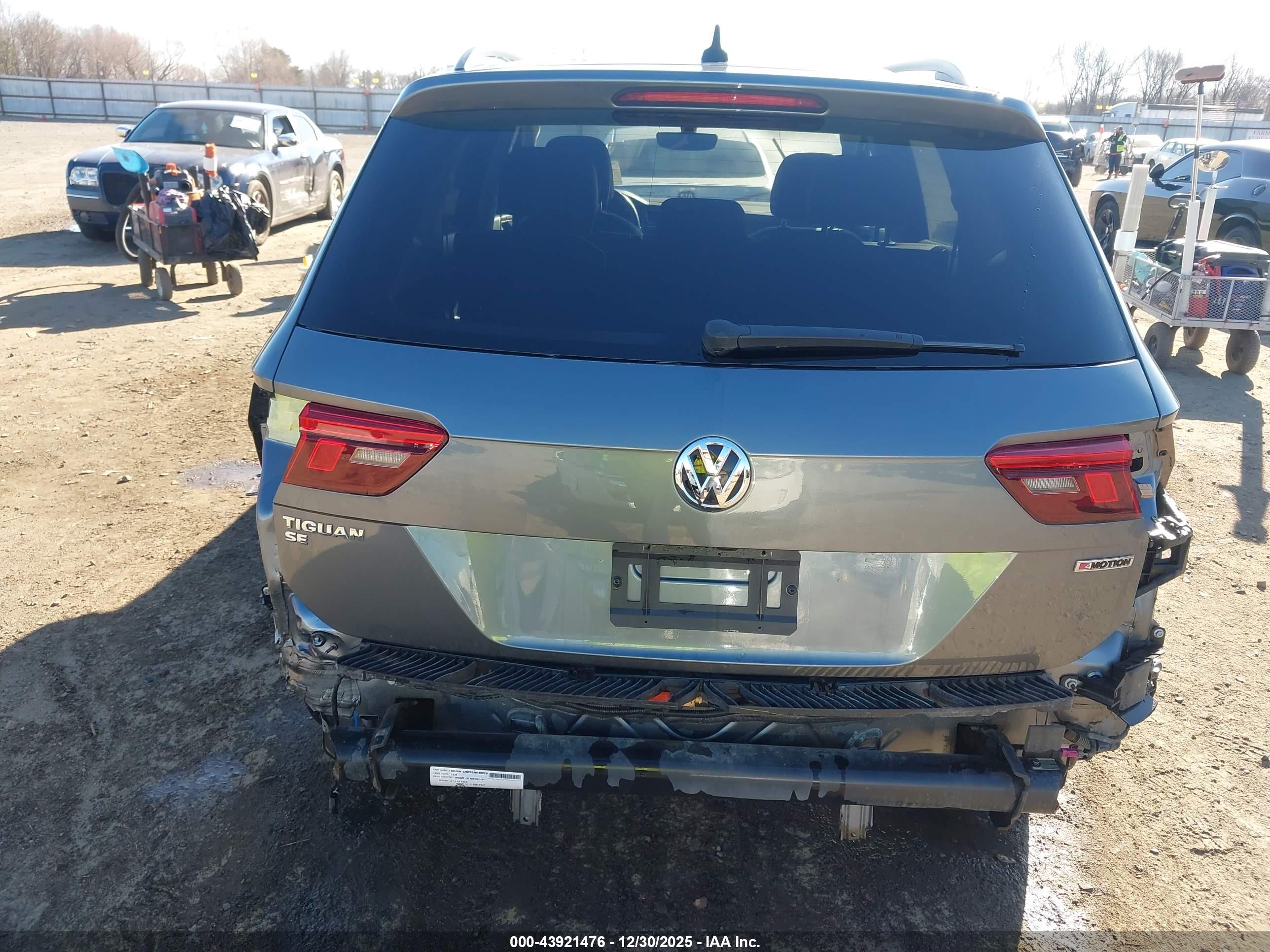 VOLKSWAGEN TIGUAN image 6