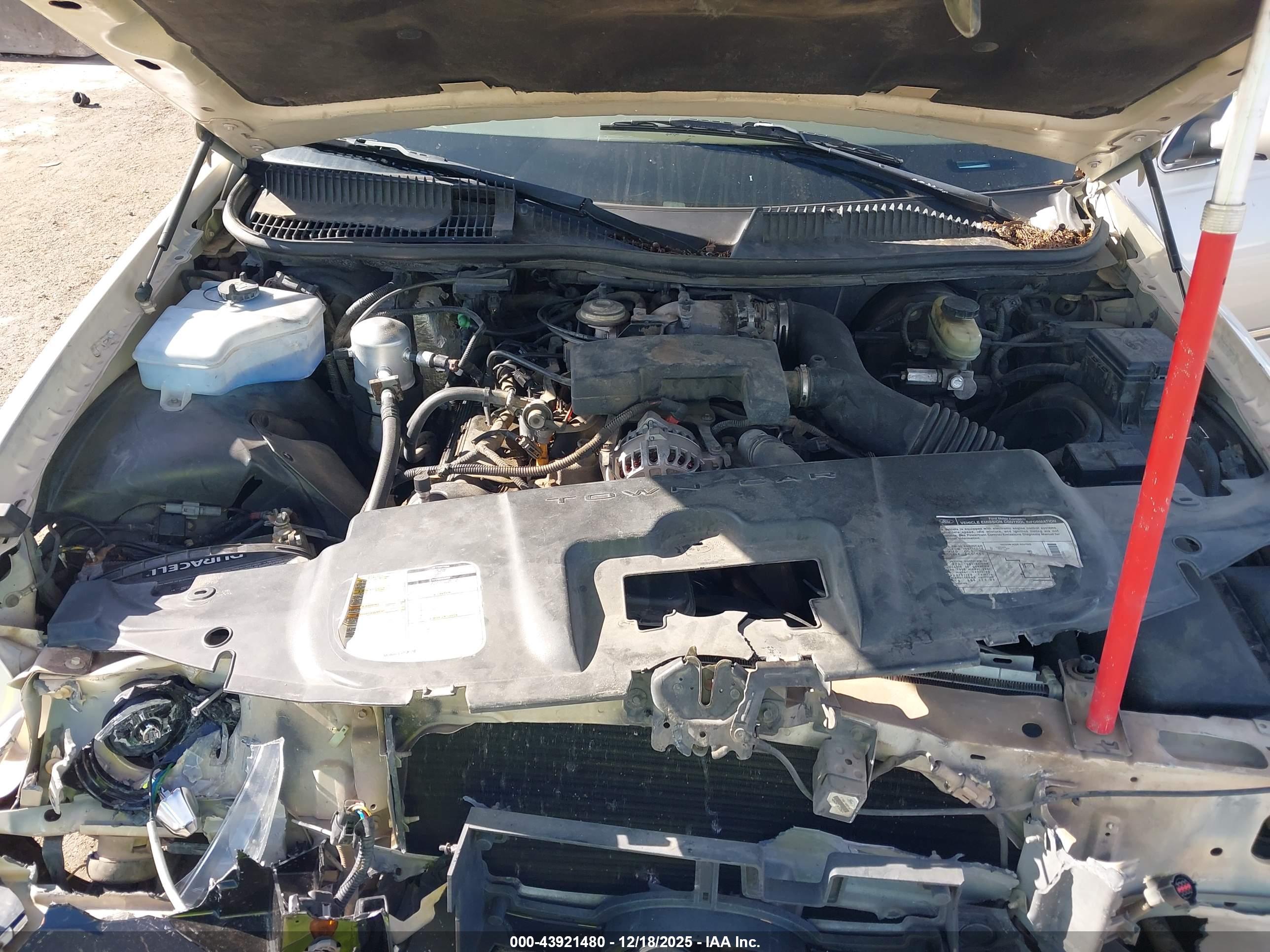 LINCOLN TOWN image 10