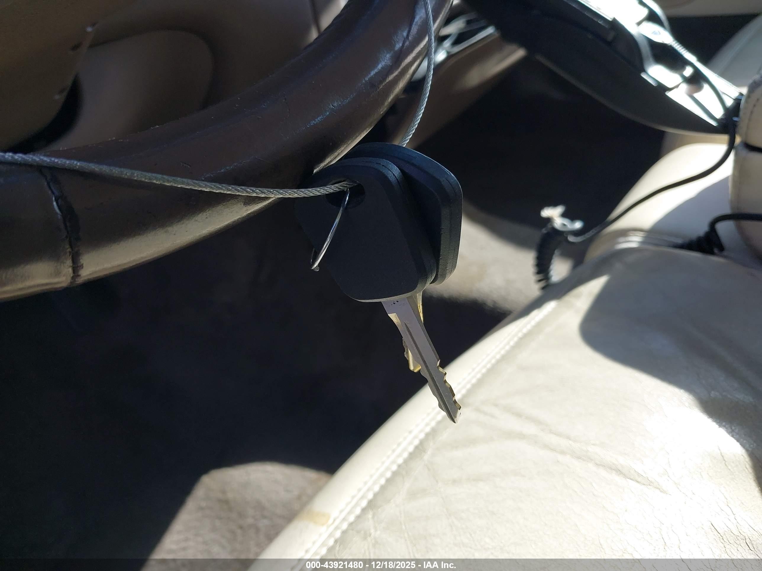 LINCOLN TOWN image 11