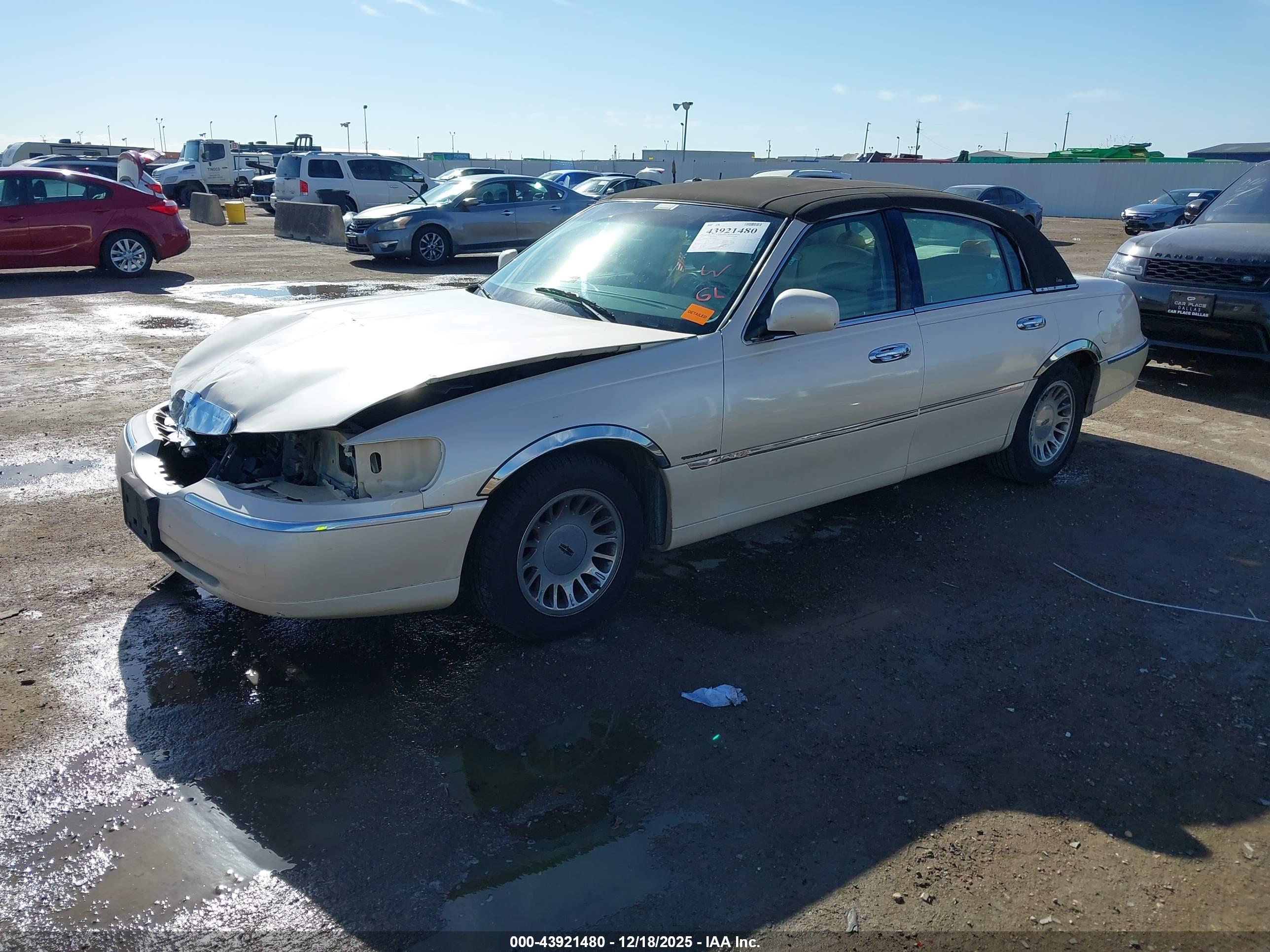 LINCOLN TOWN image 2