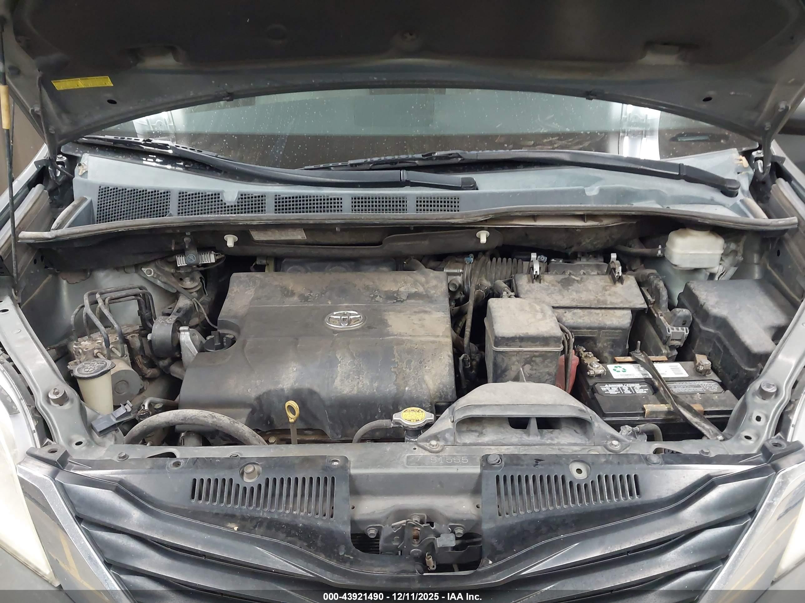 TOYOTA SIENNA image 10