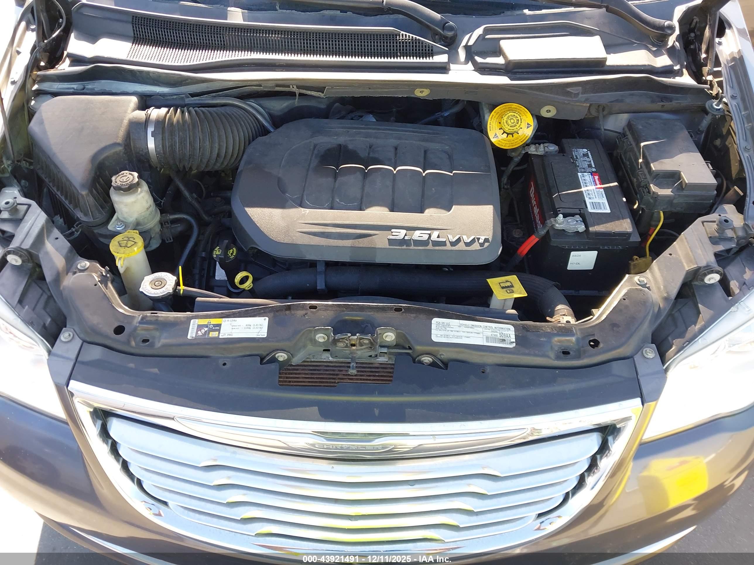 CHRYSLER TOWN image 10