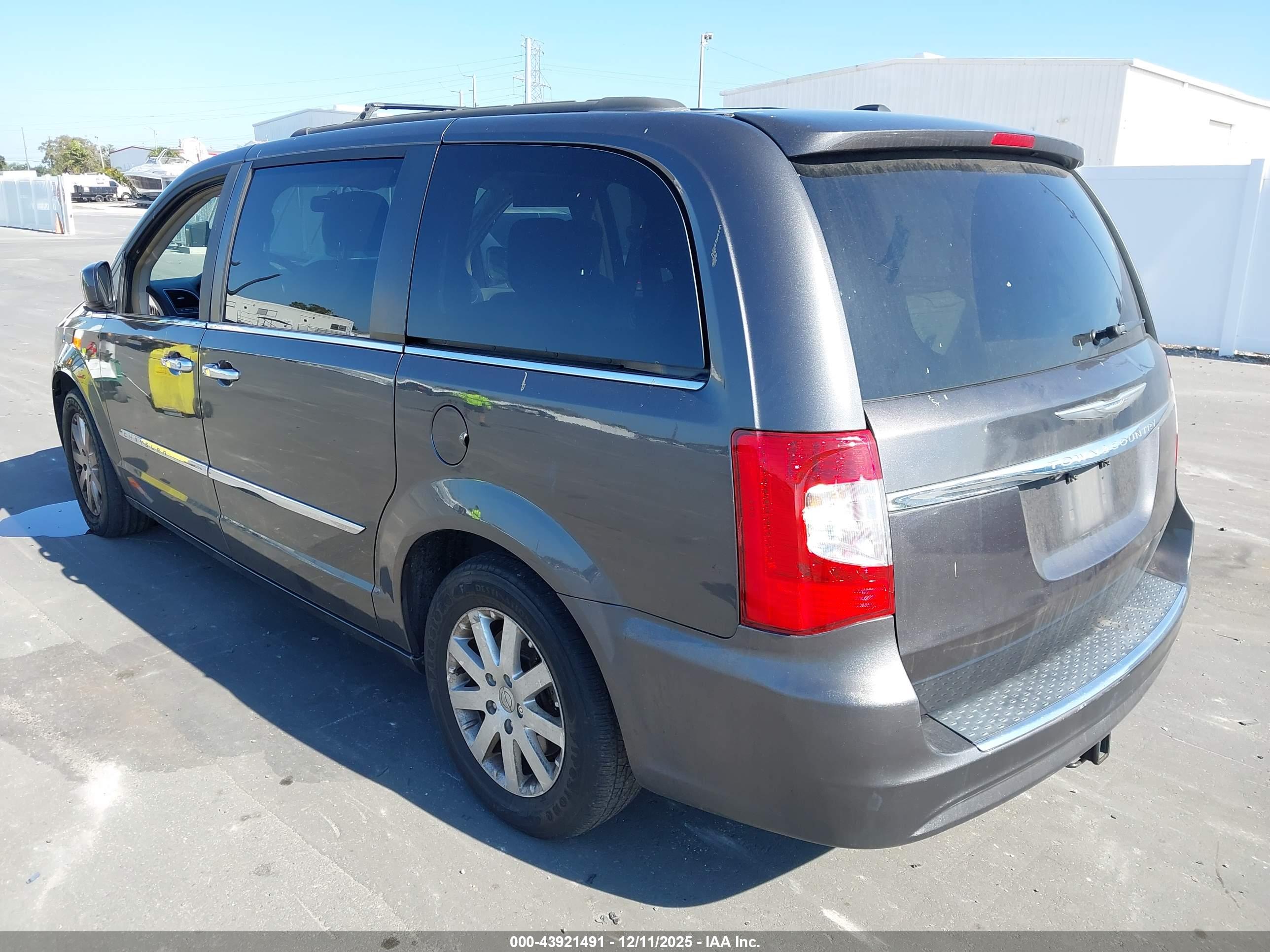 CHRYSLER TOWN image 3
