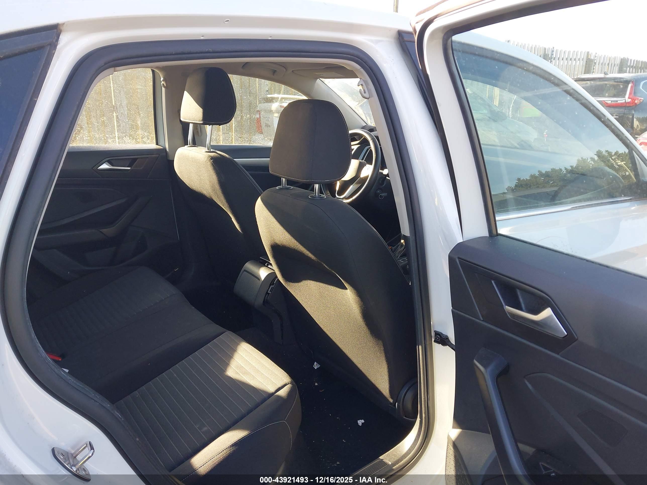 VOLKSWAGEN JETTA image 8