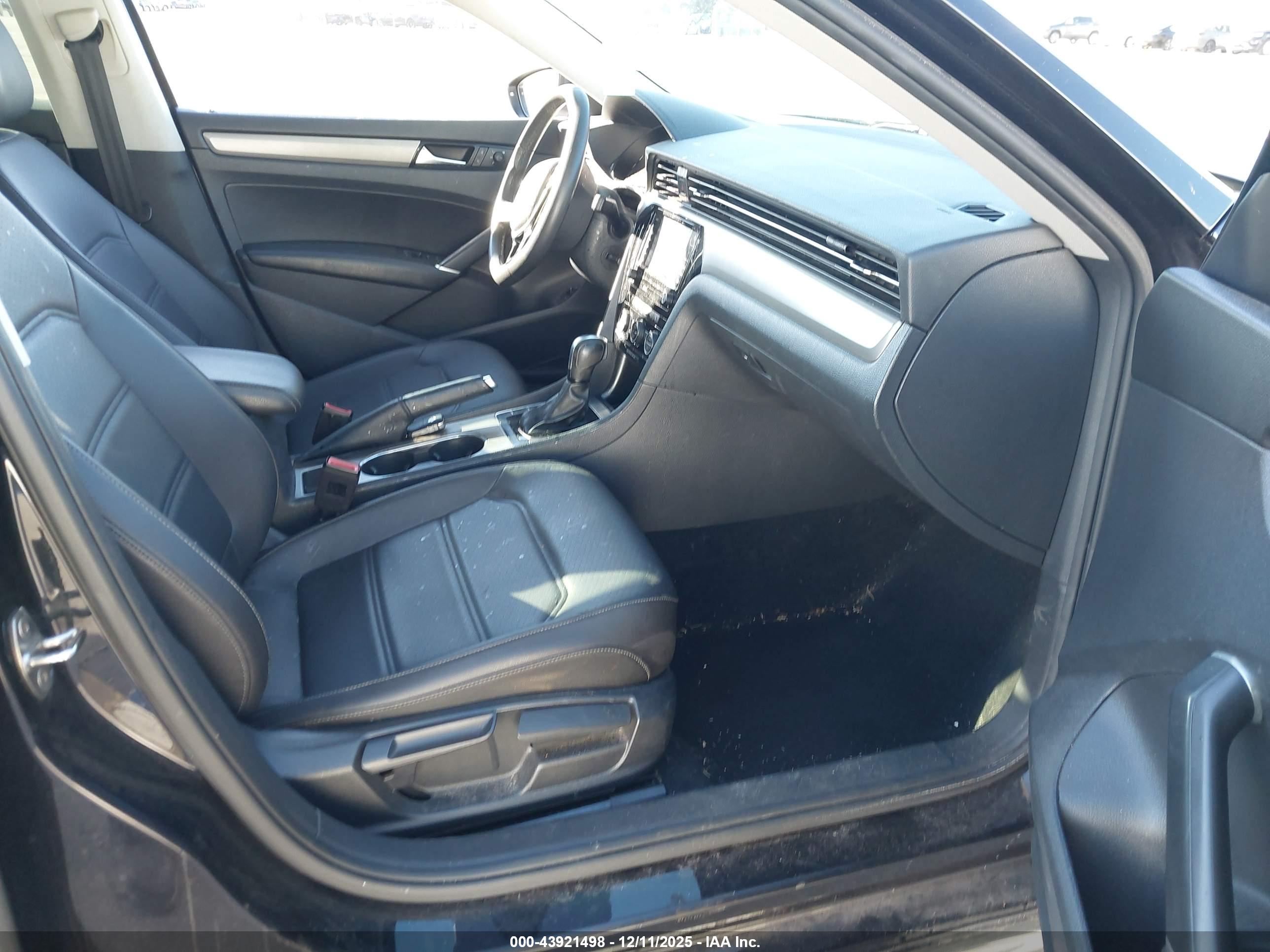 VOLKSWAGEN PASSAT image 5
