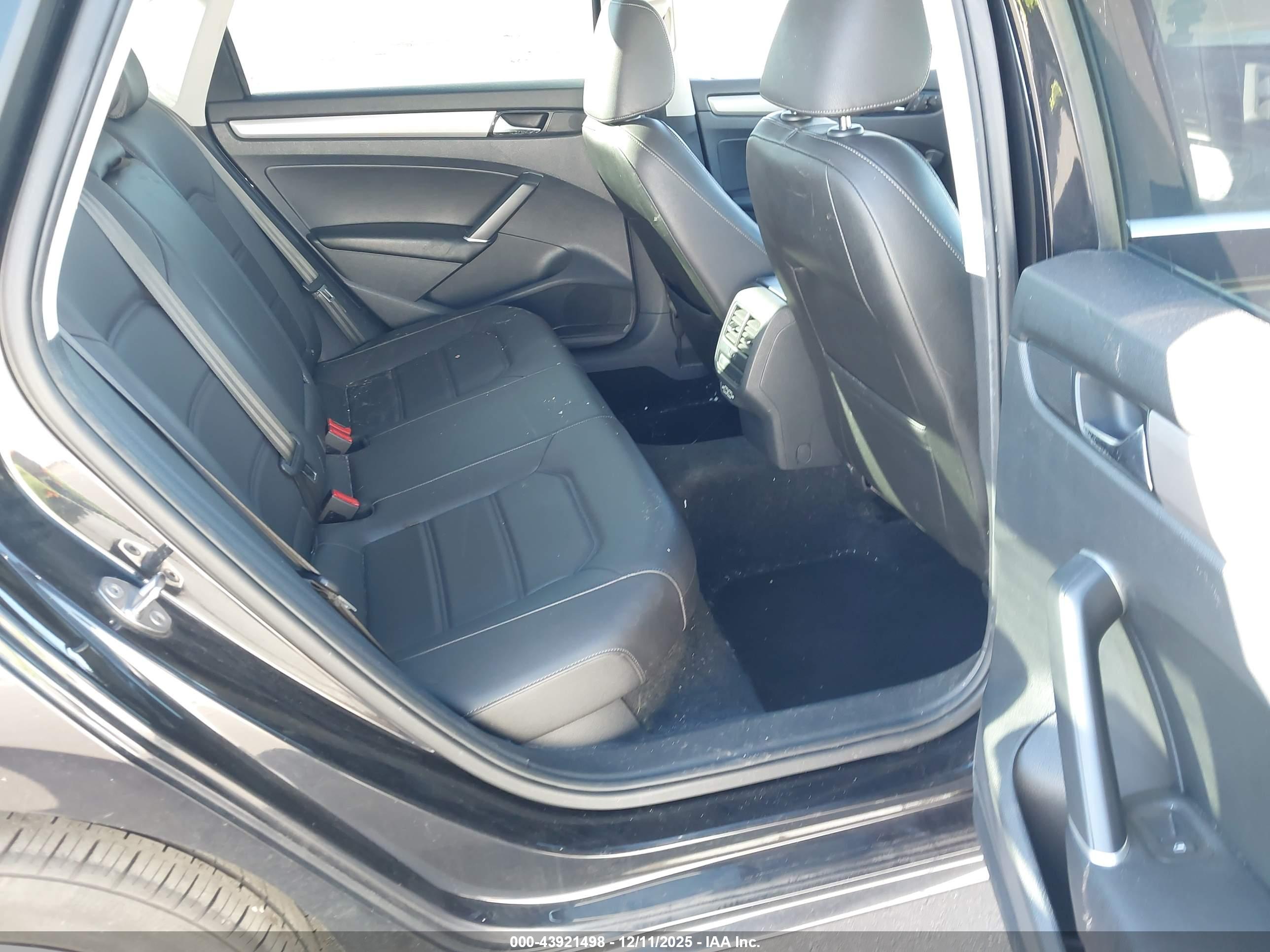 VOLKSWAGEN PASSAT image 8