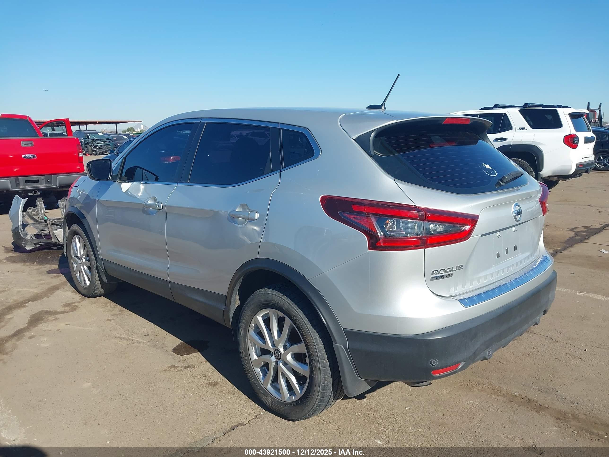 NISSAN ROGUE image 3