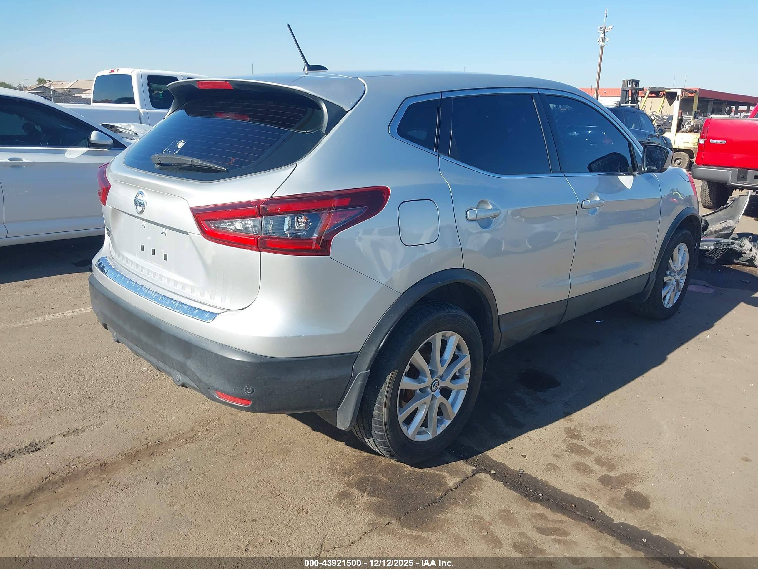 NISSAN ROGUE image 4