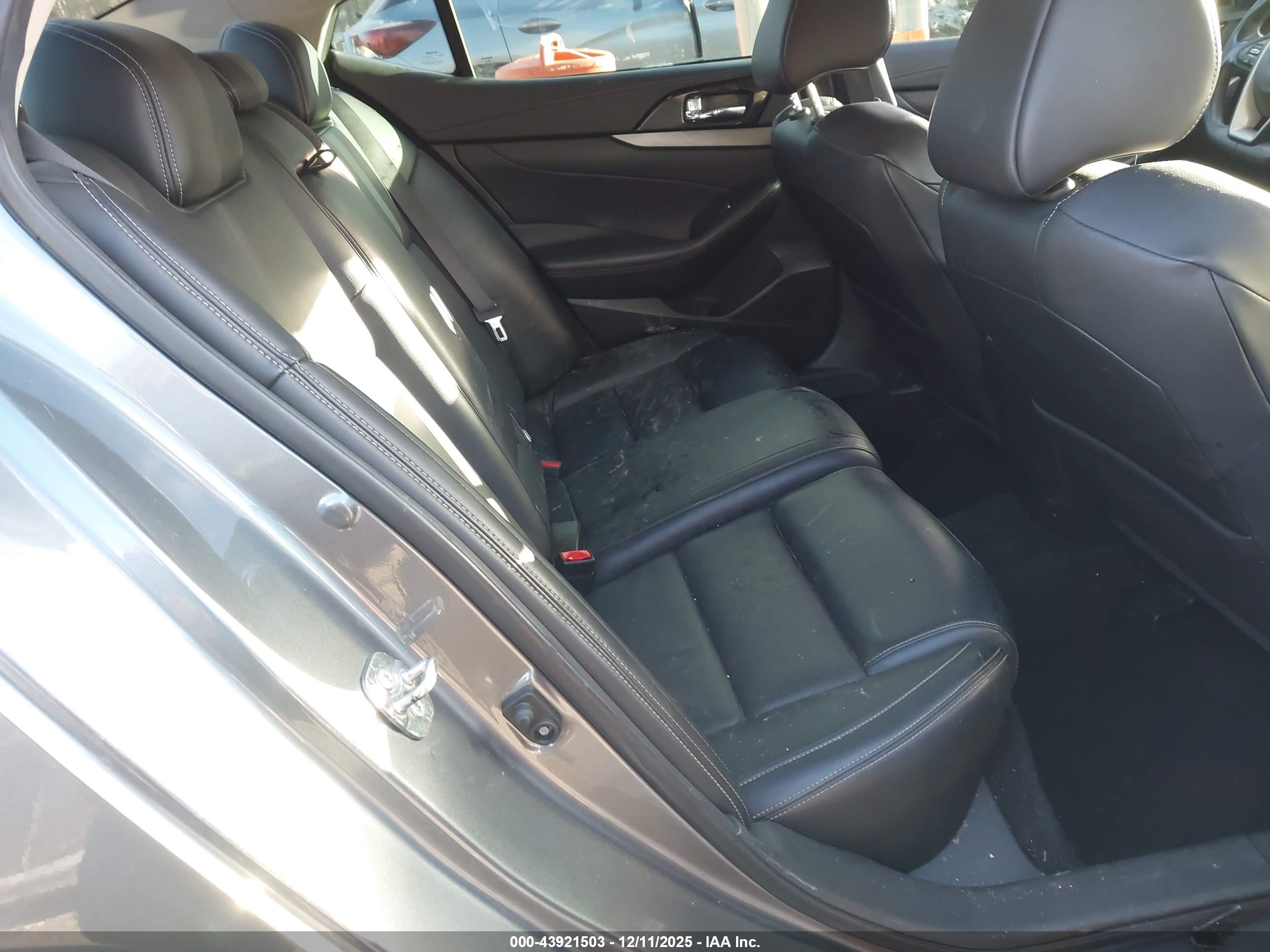 NISSAN MAXIMA image 8