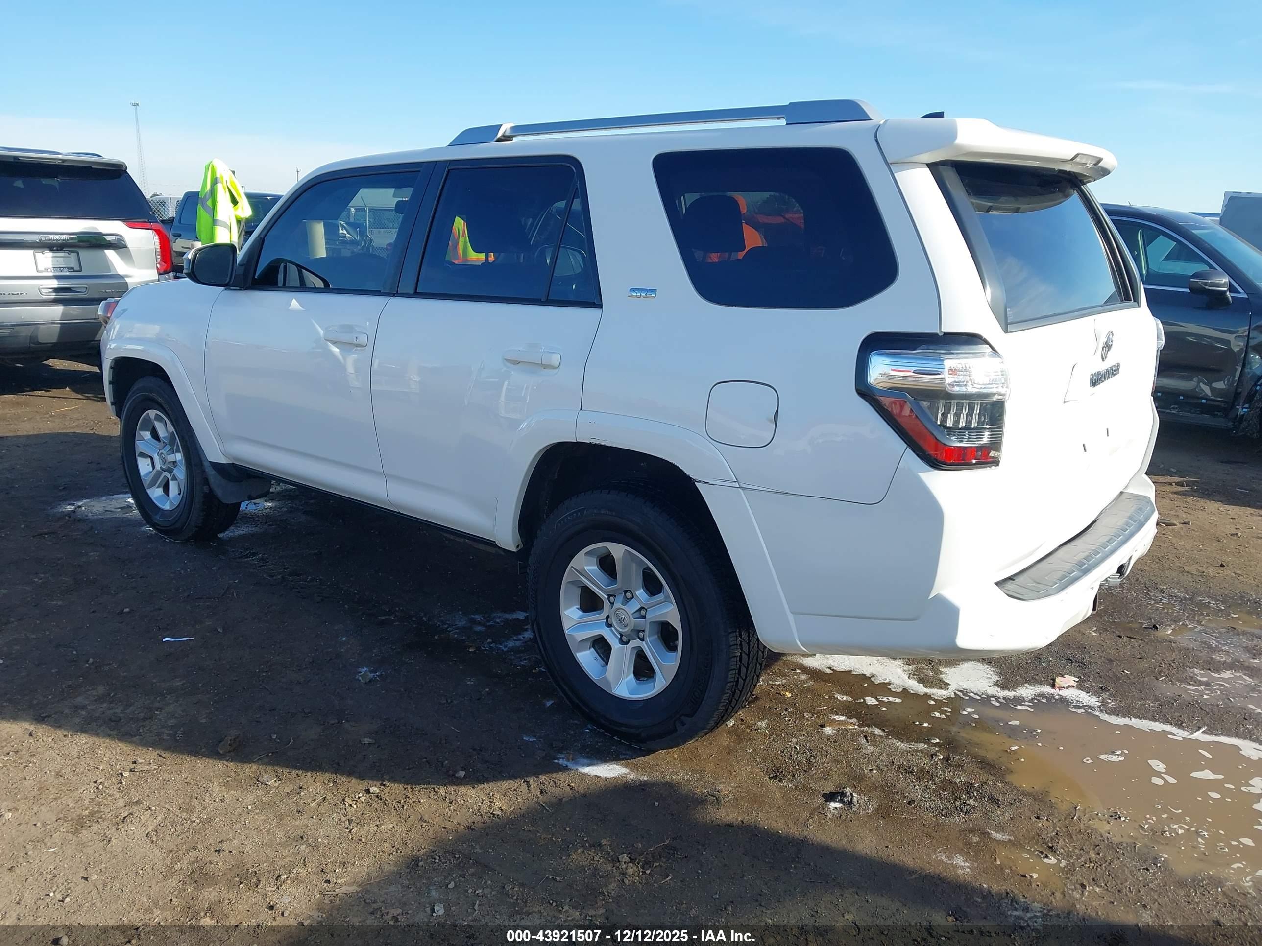 TOYOTA 4RUNNER image 3