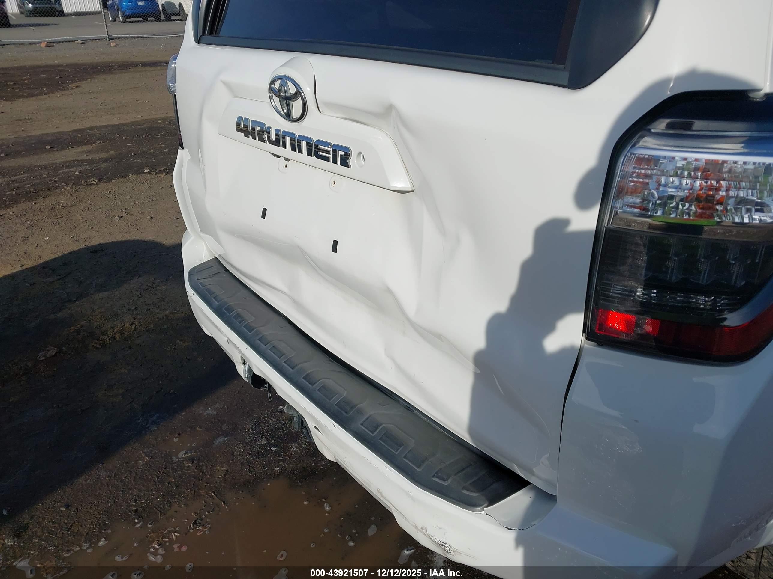 TOYOTA 4RUNNER image 6
