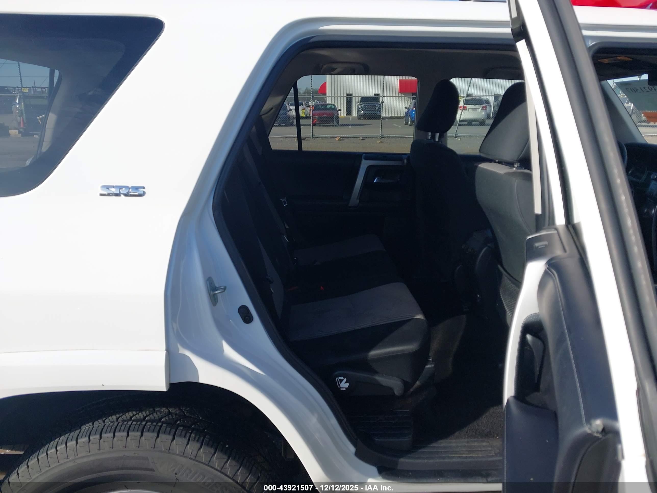 TOYOTA 4RUNNER image 8
