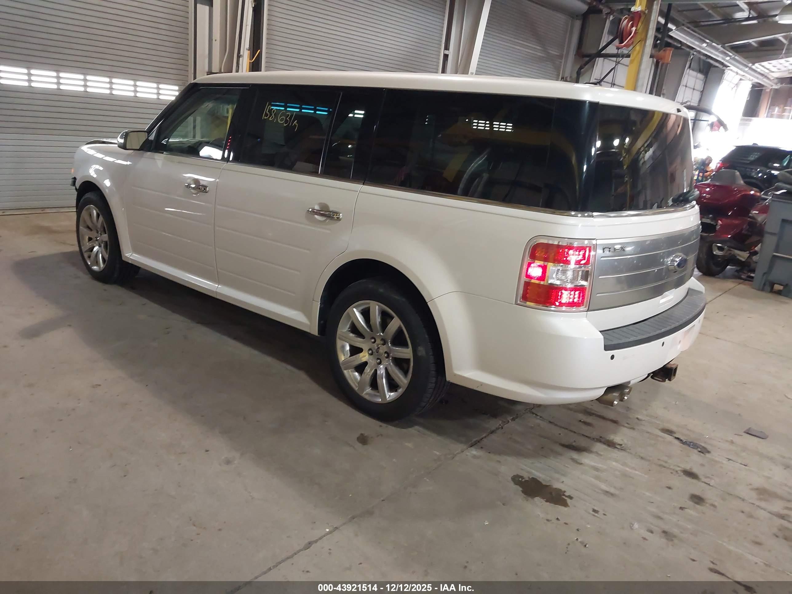 FORD FLEX image 3