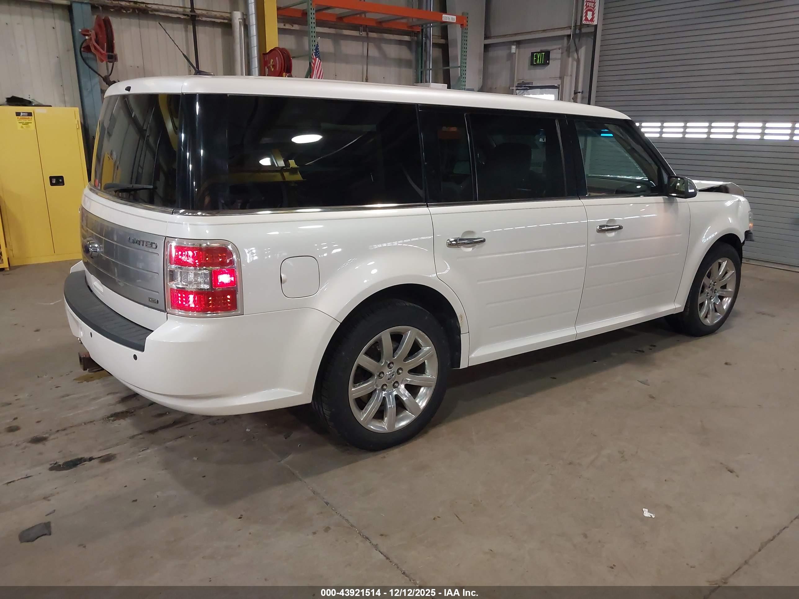FORD FLEX image 4