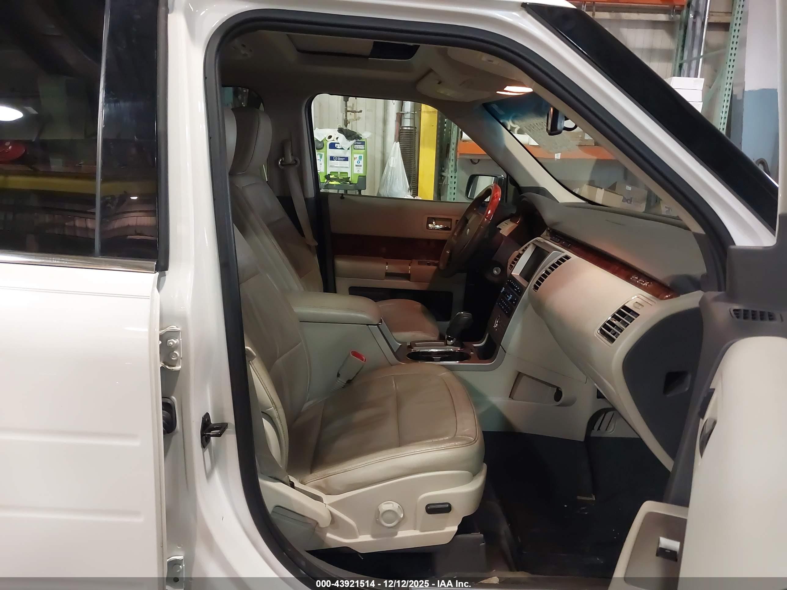 FORD FLEX image 5