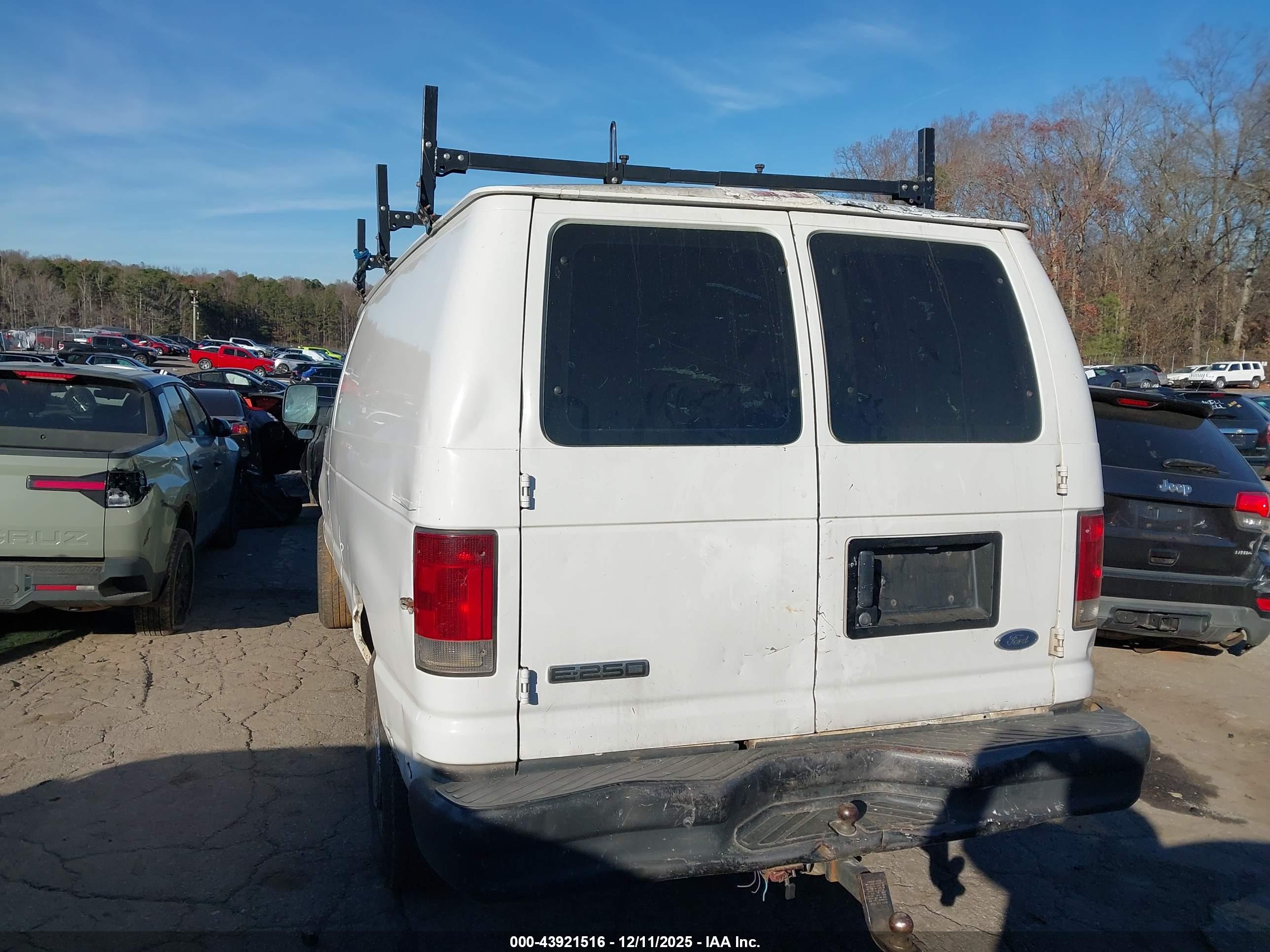 FORD E-250 image 3