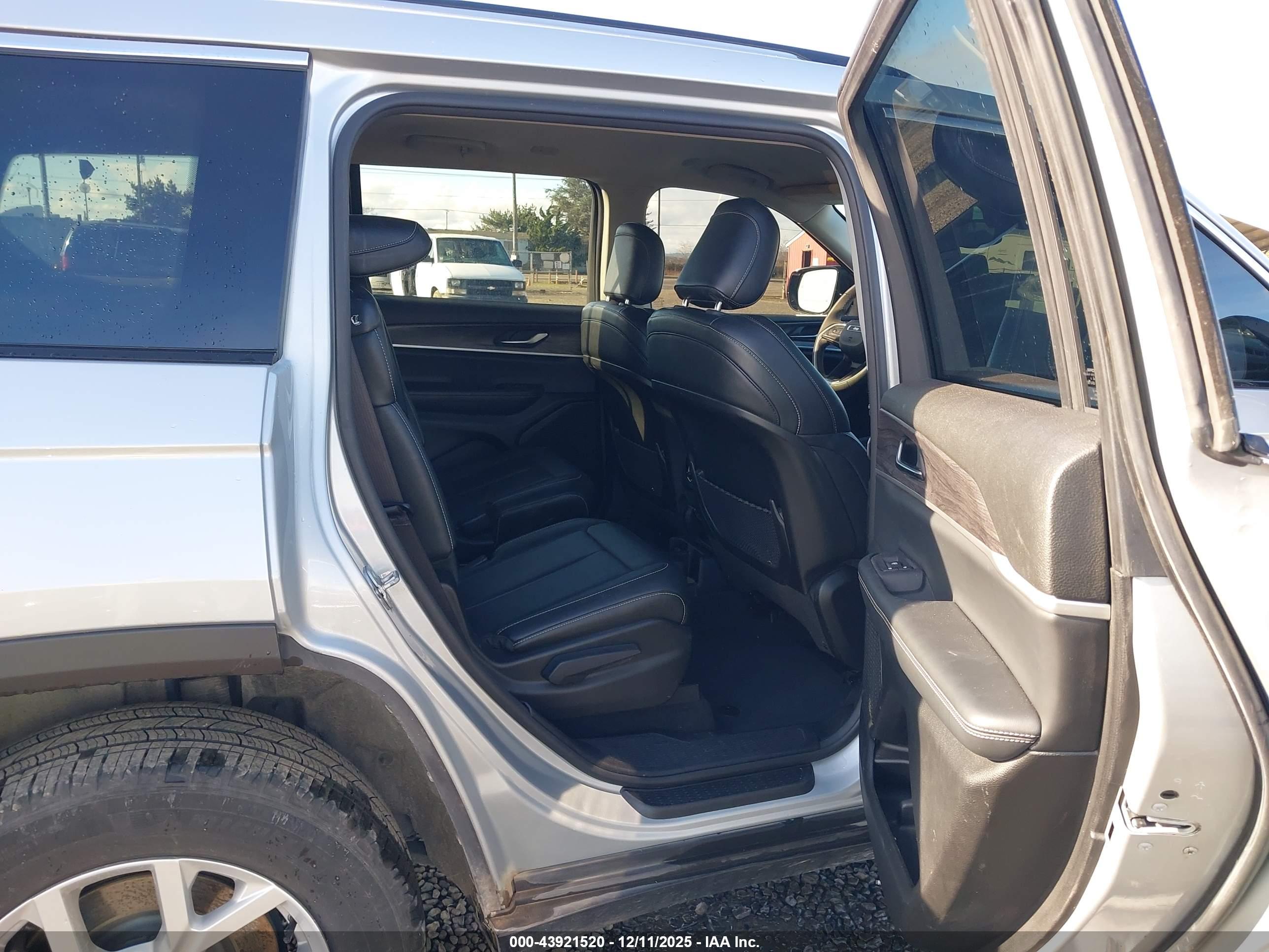 JEEP GRAND image 8