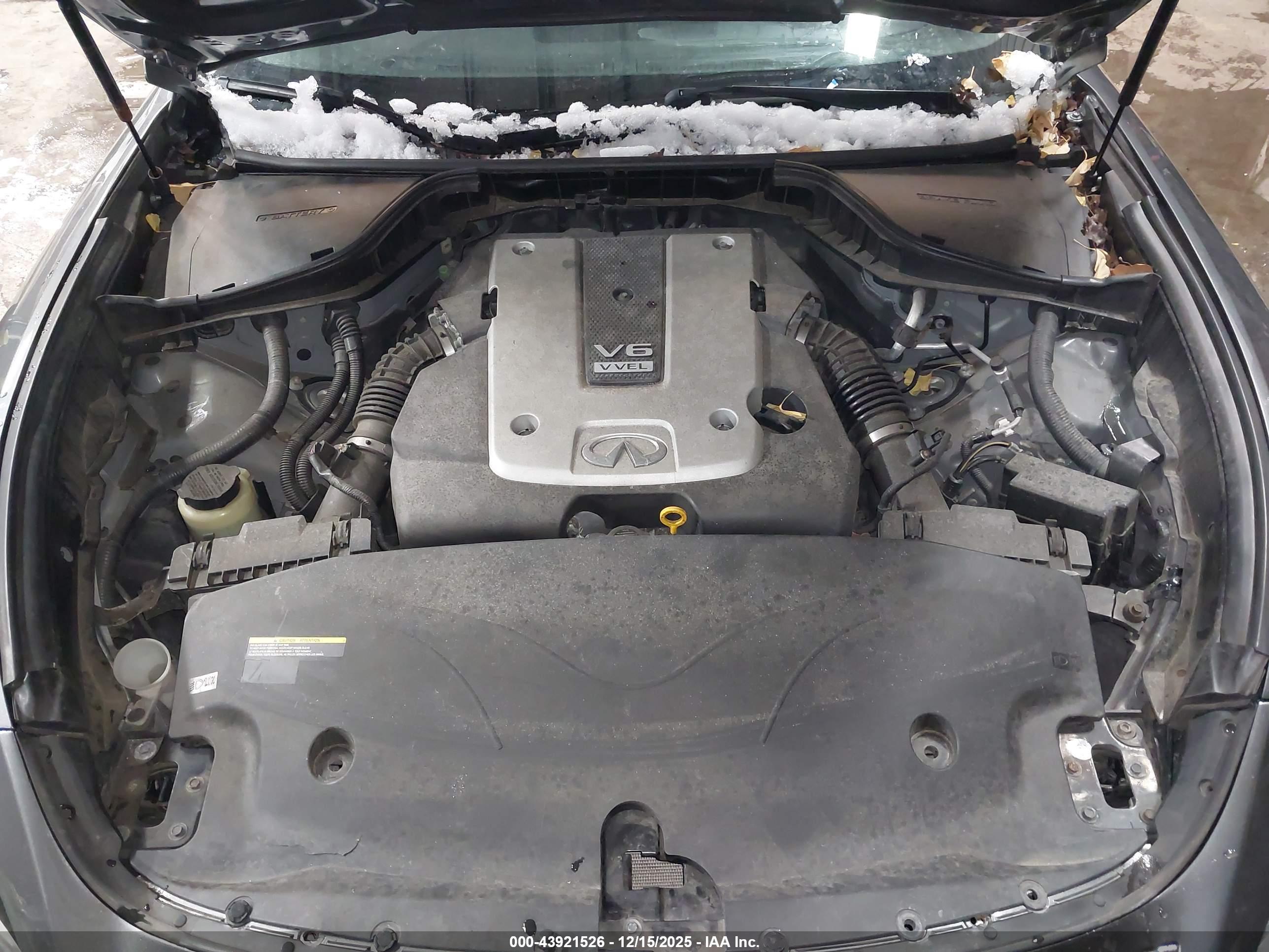 INFINITI Q70L image 10