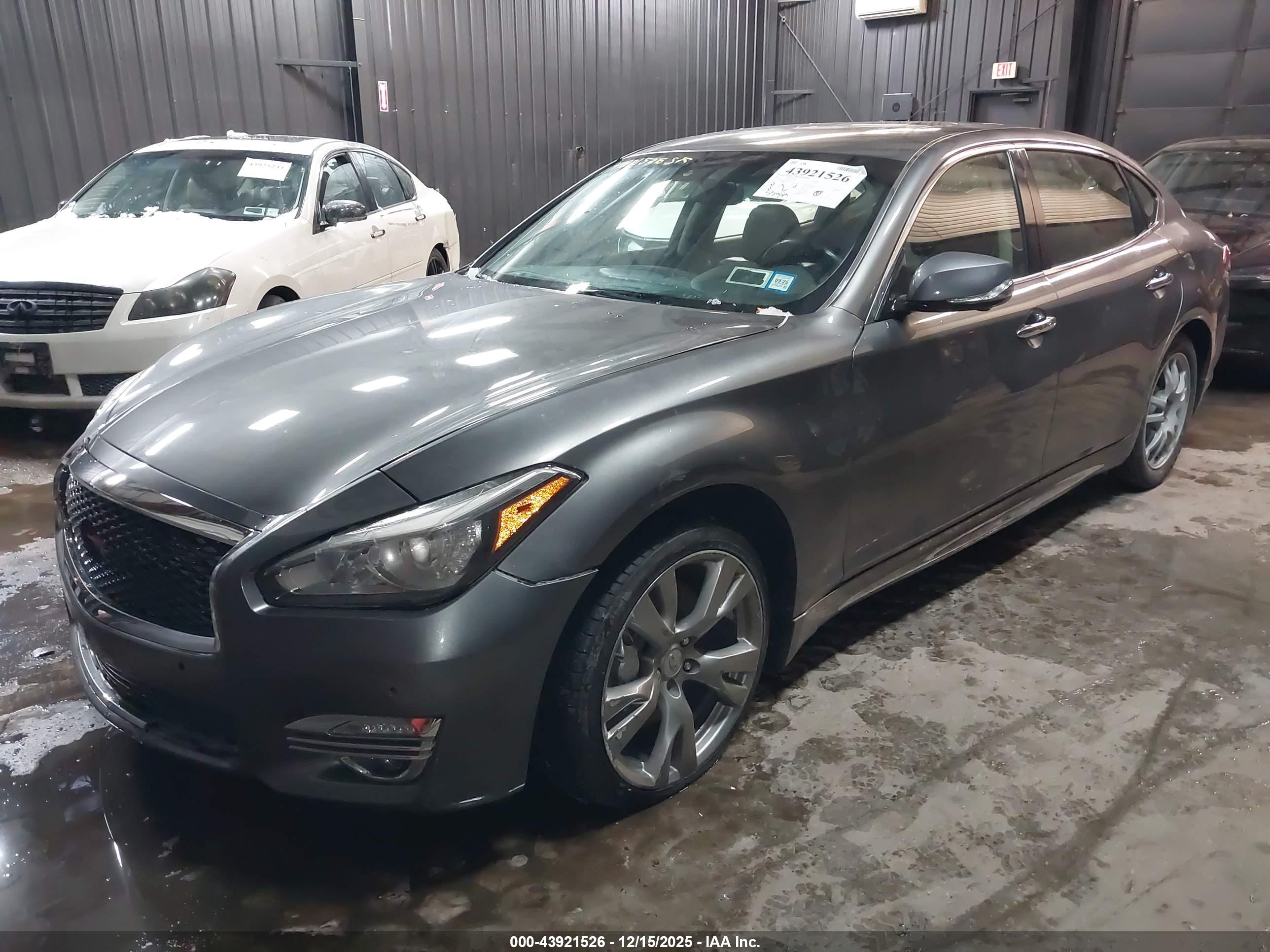 INFINITI Q70L image 2