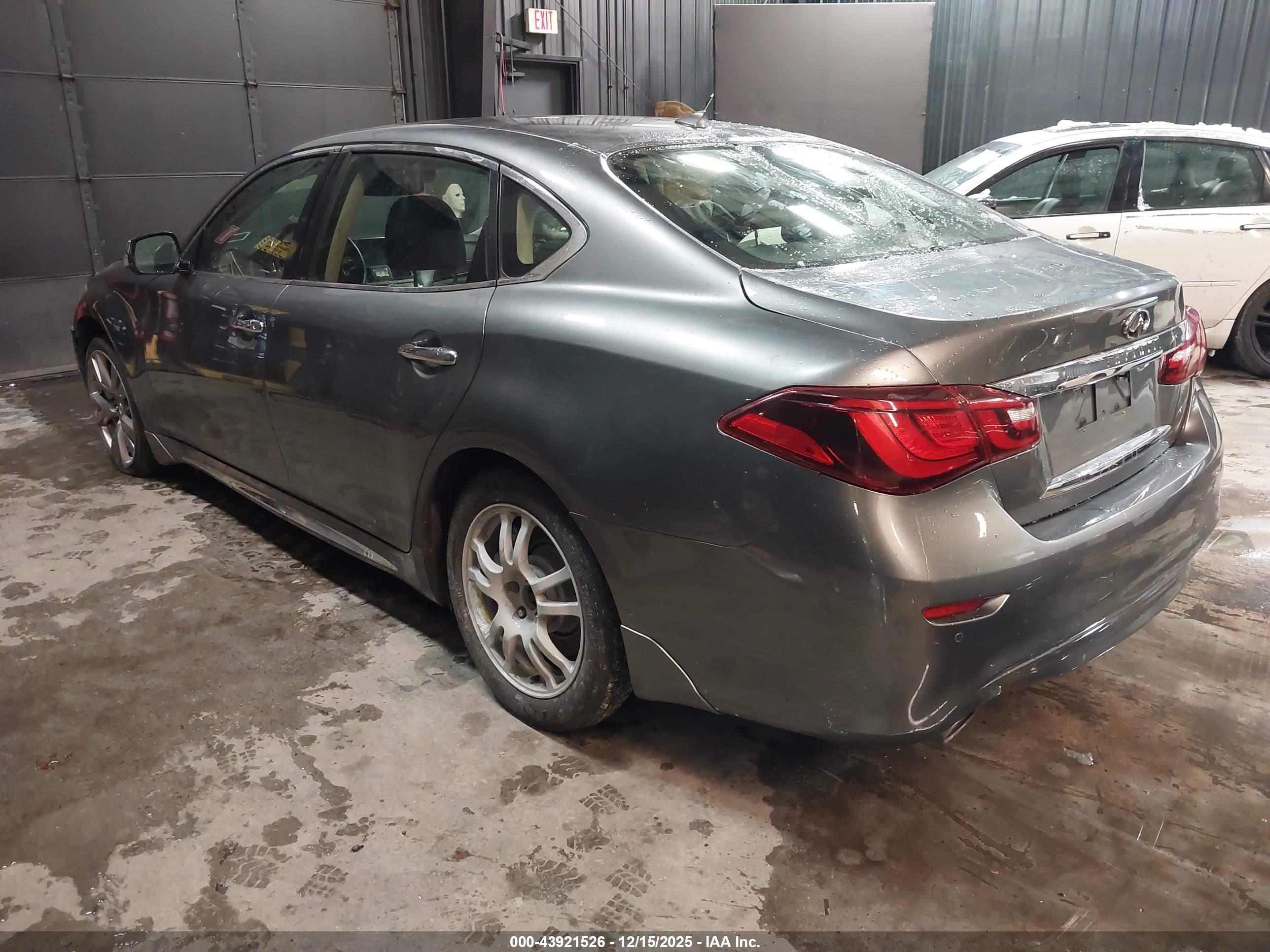 INFINITI Q70L image 3