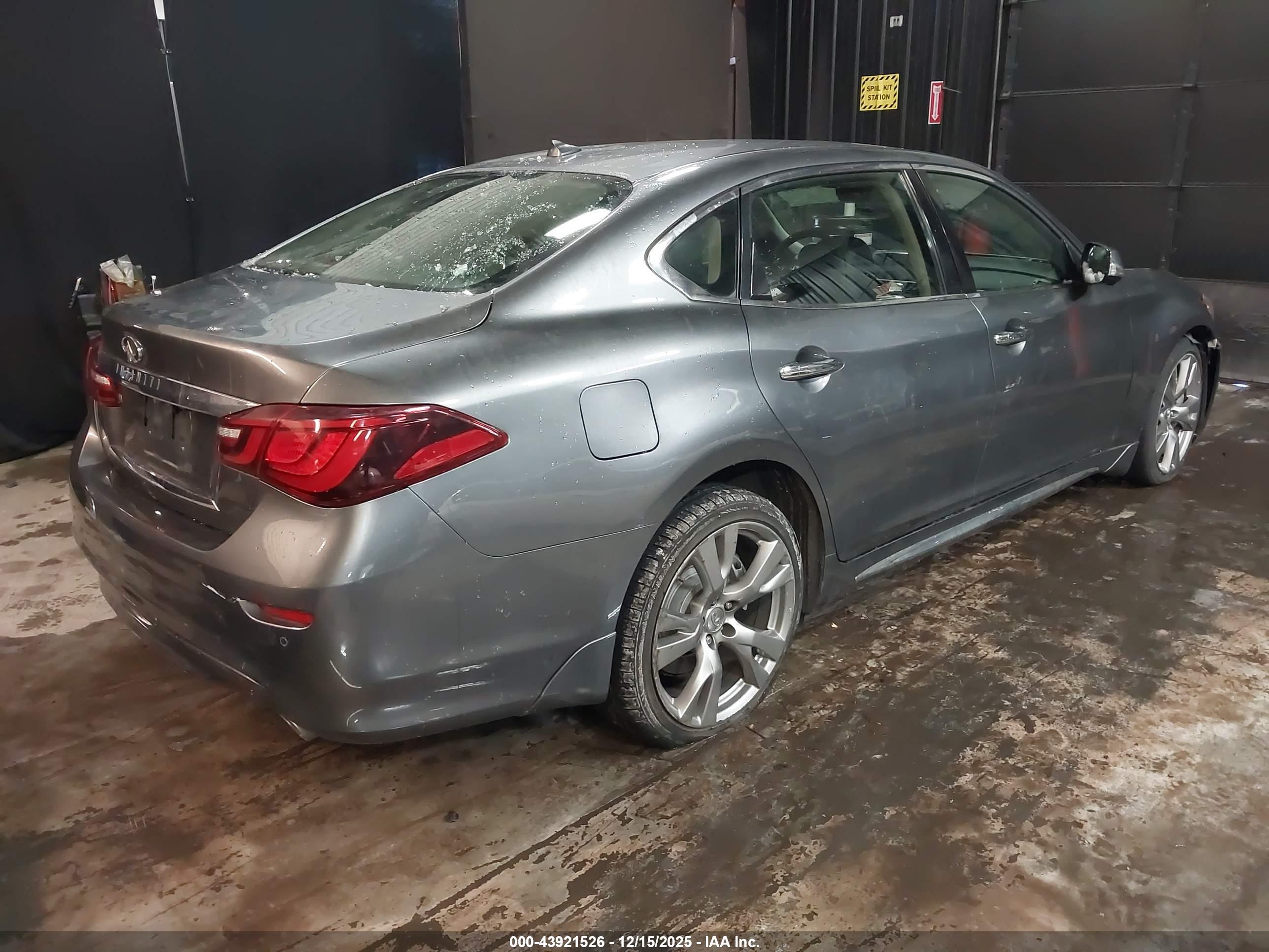 INFINITI Q70L image 4