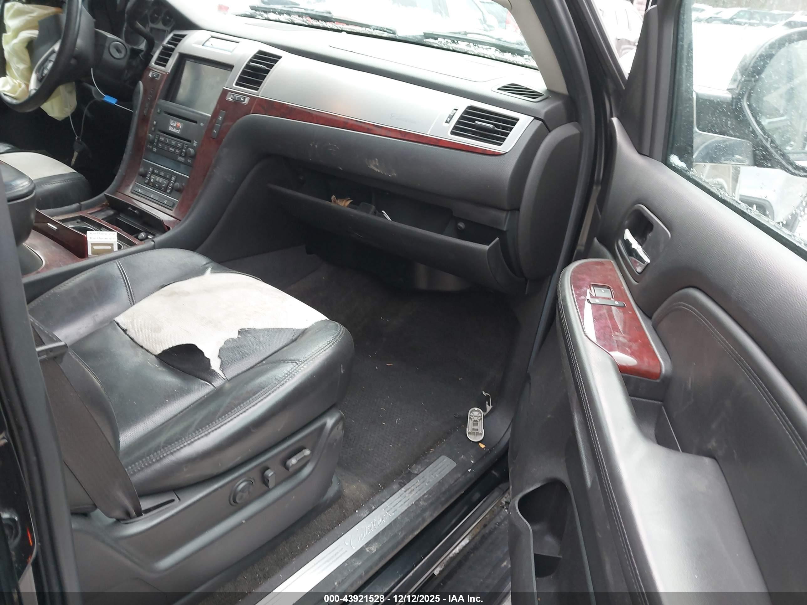 CADILLAC ESCALADE image 5