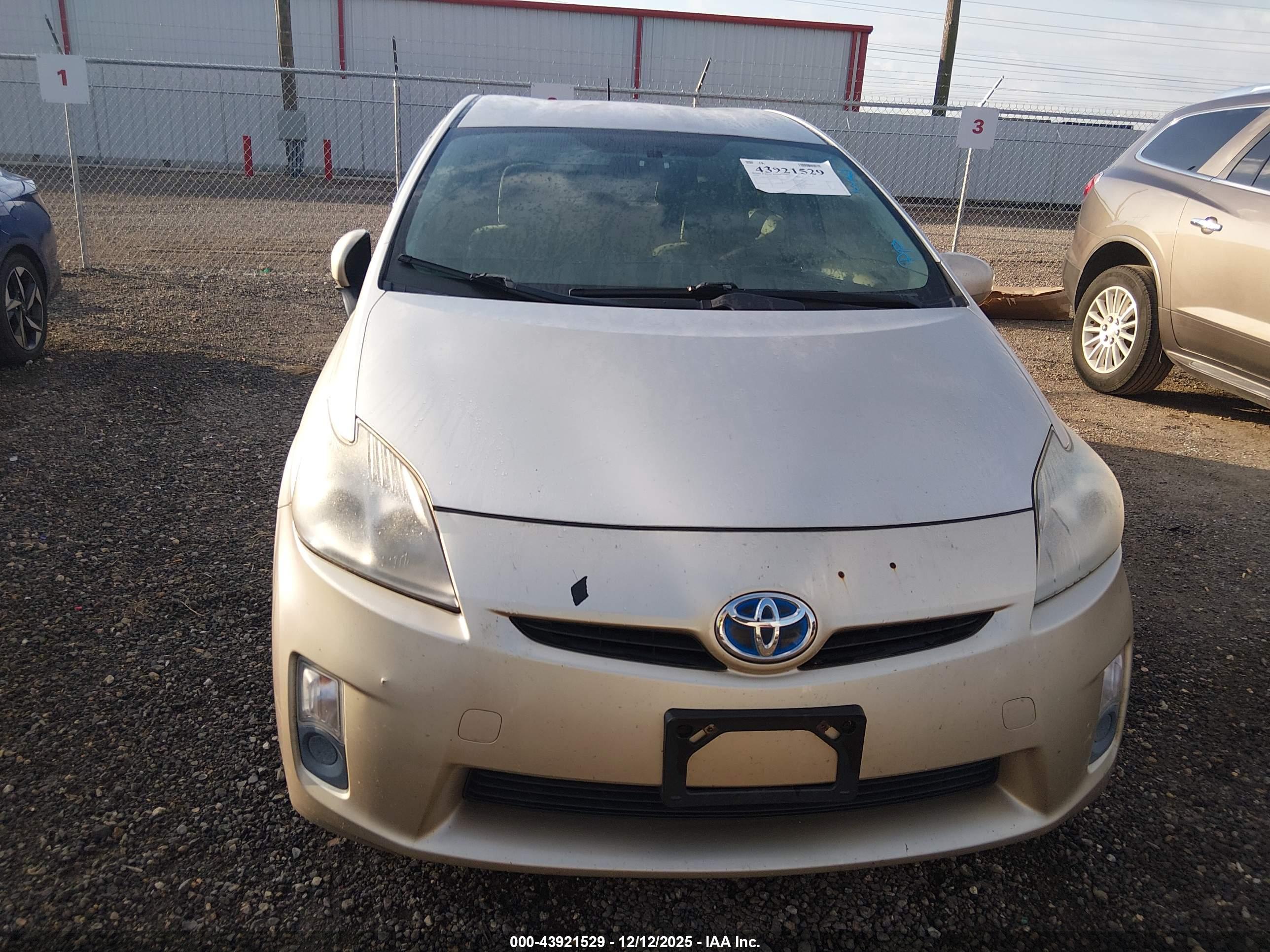 TOYOTA PRIUS image 6