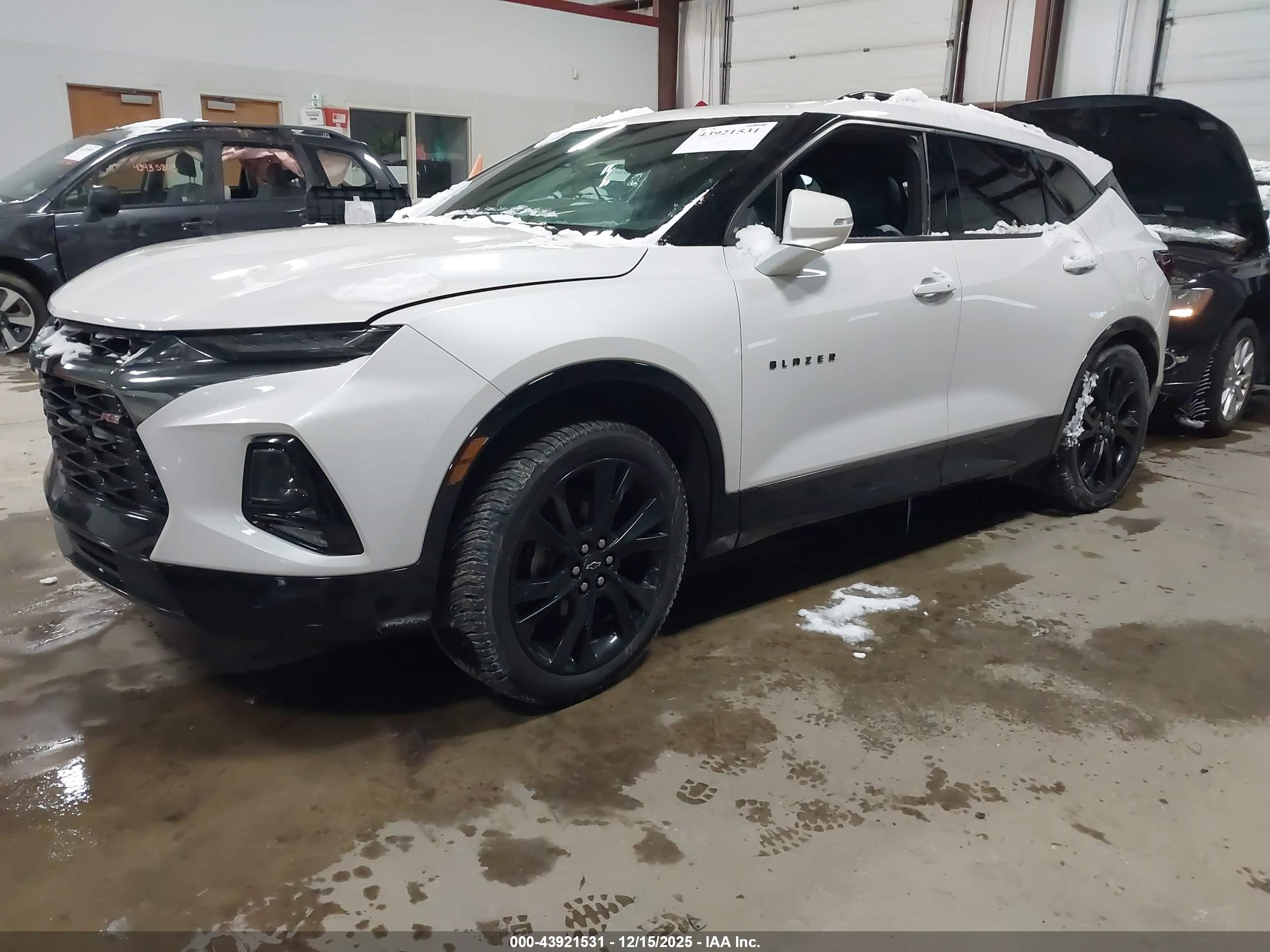 CHEVROLET BLAZER image 2