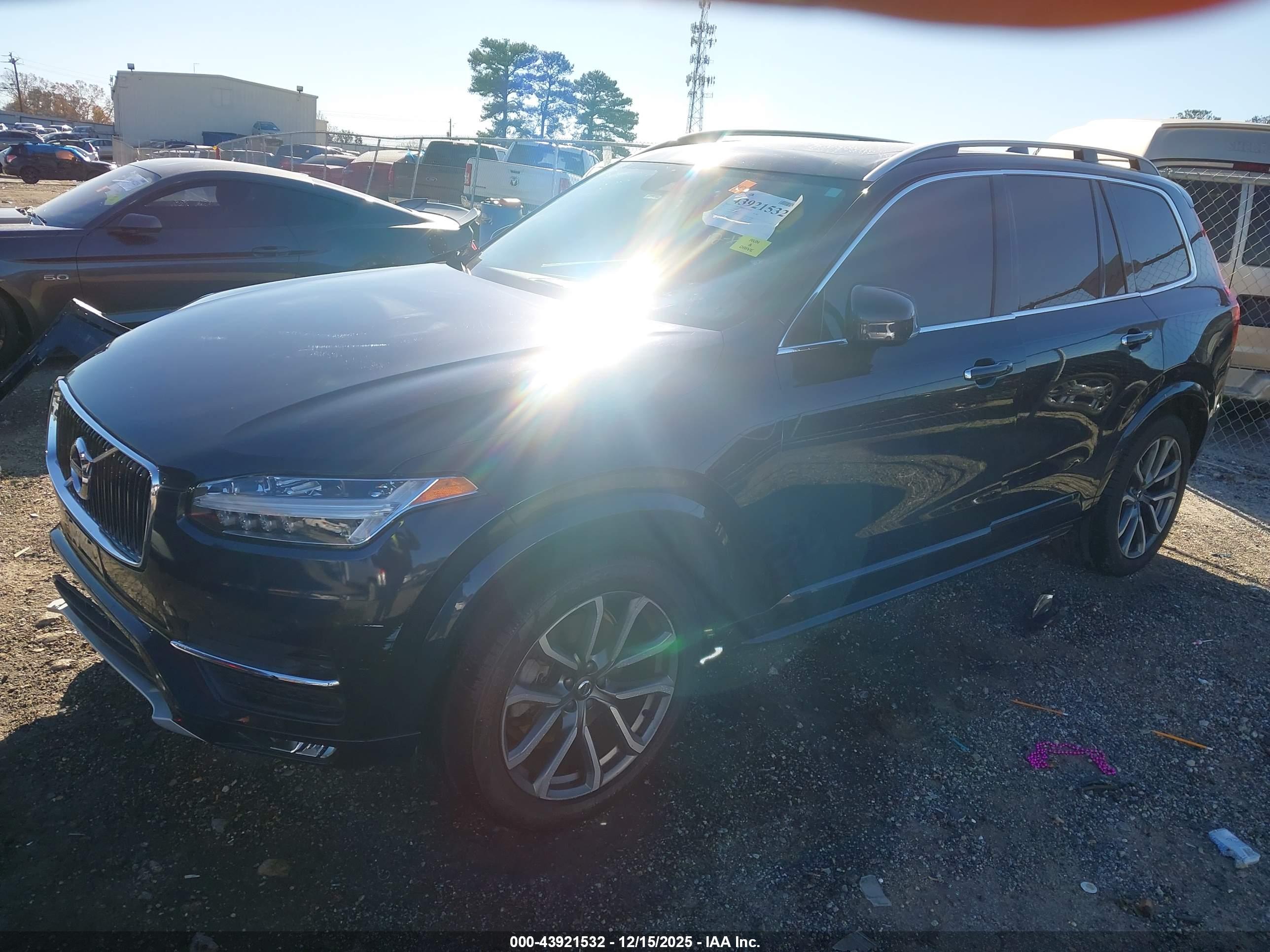 VOLVO XC90 image 2