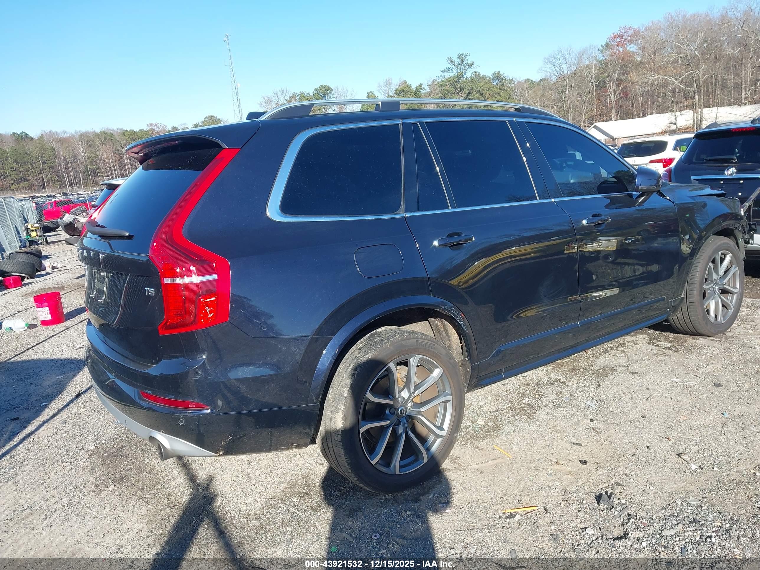 VOLVO XC90 image 4