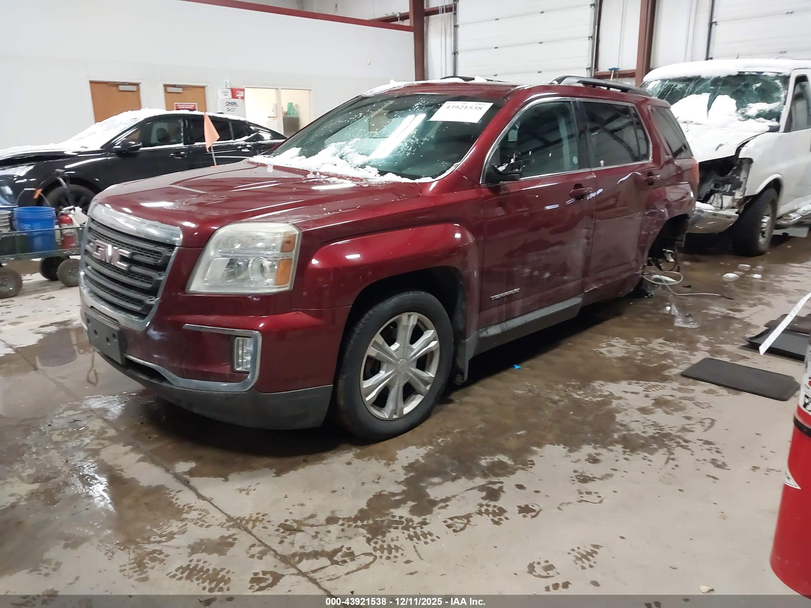 GMC TERRAIN image 2