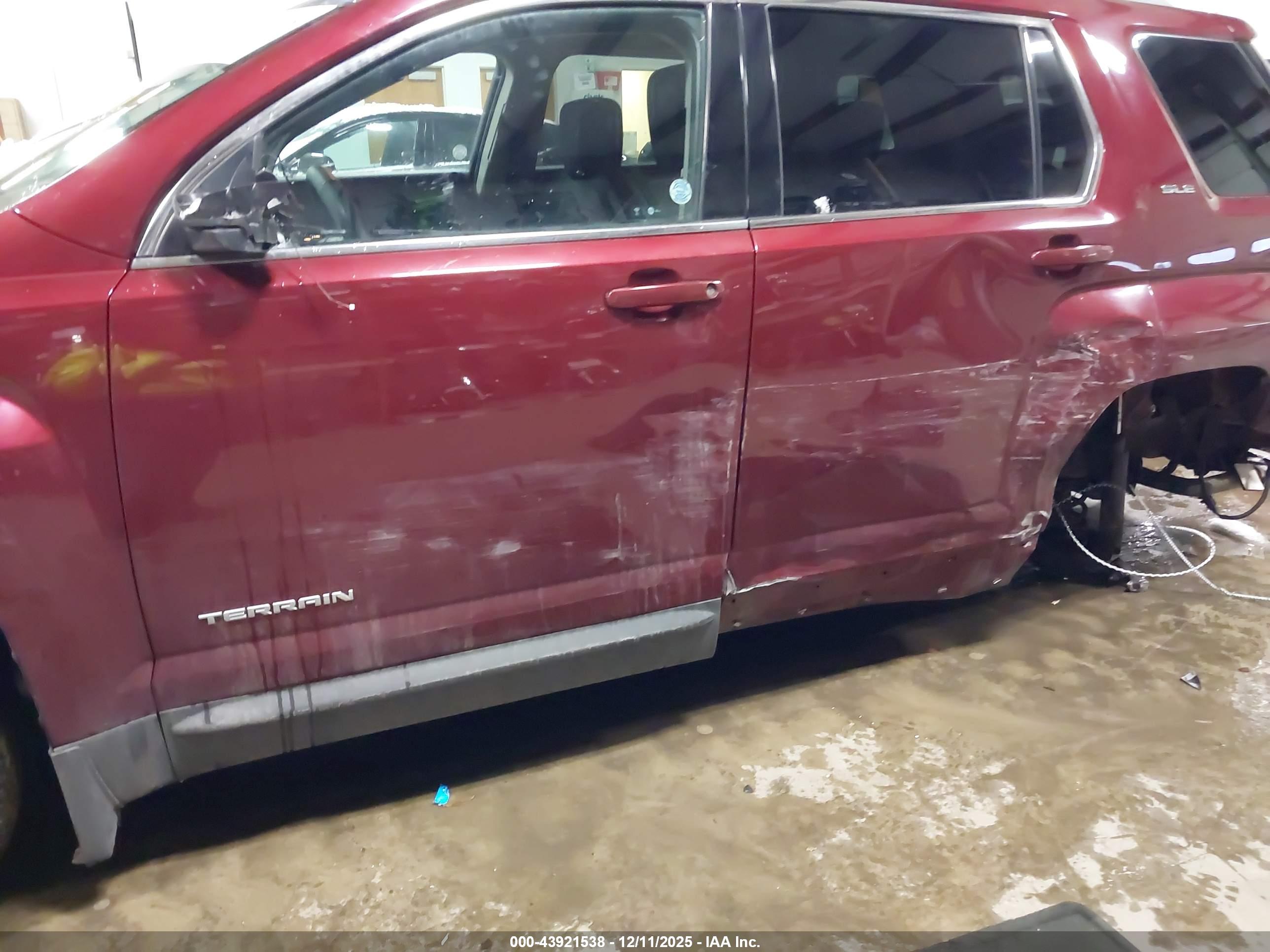 GMC TERRAIN image 6