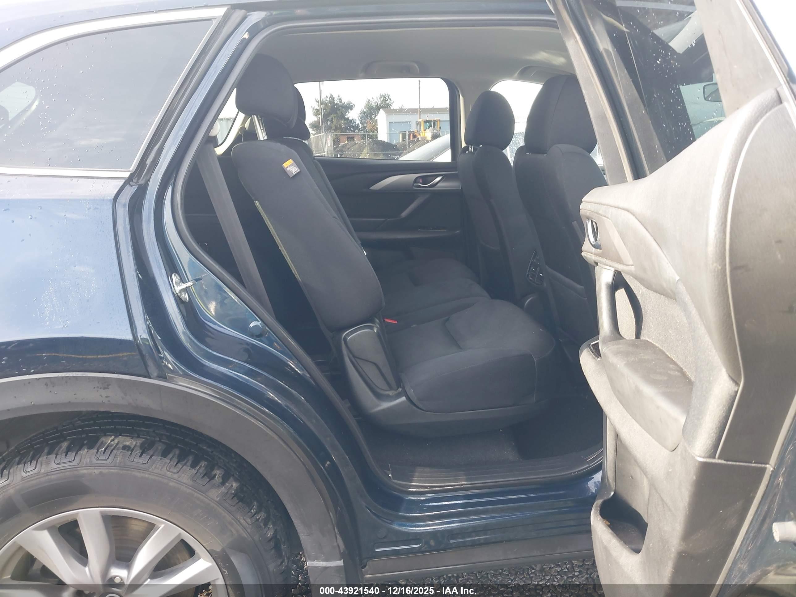 MAZDA CX-9 image 8