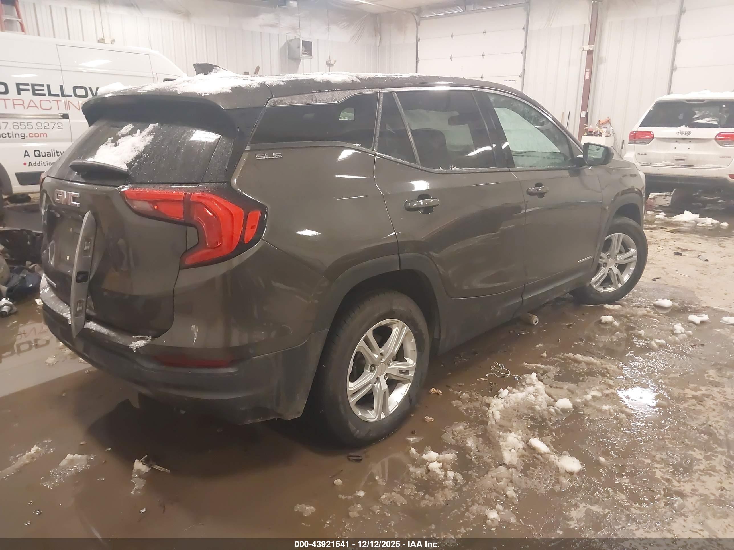 GMC TERRAIN image 4