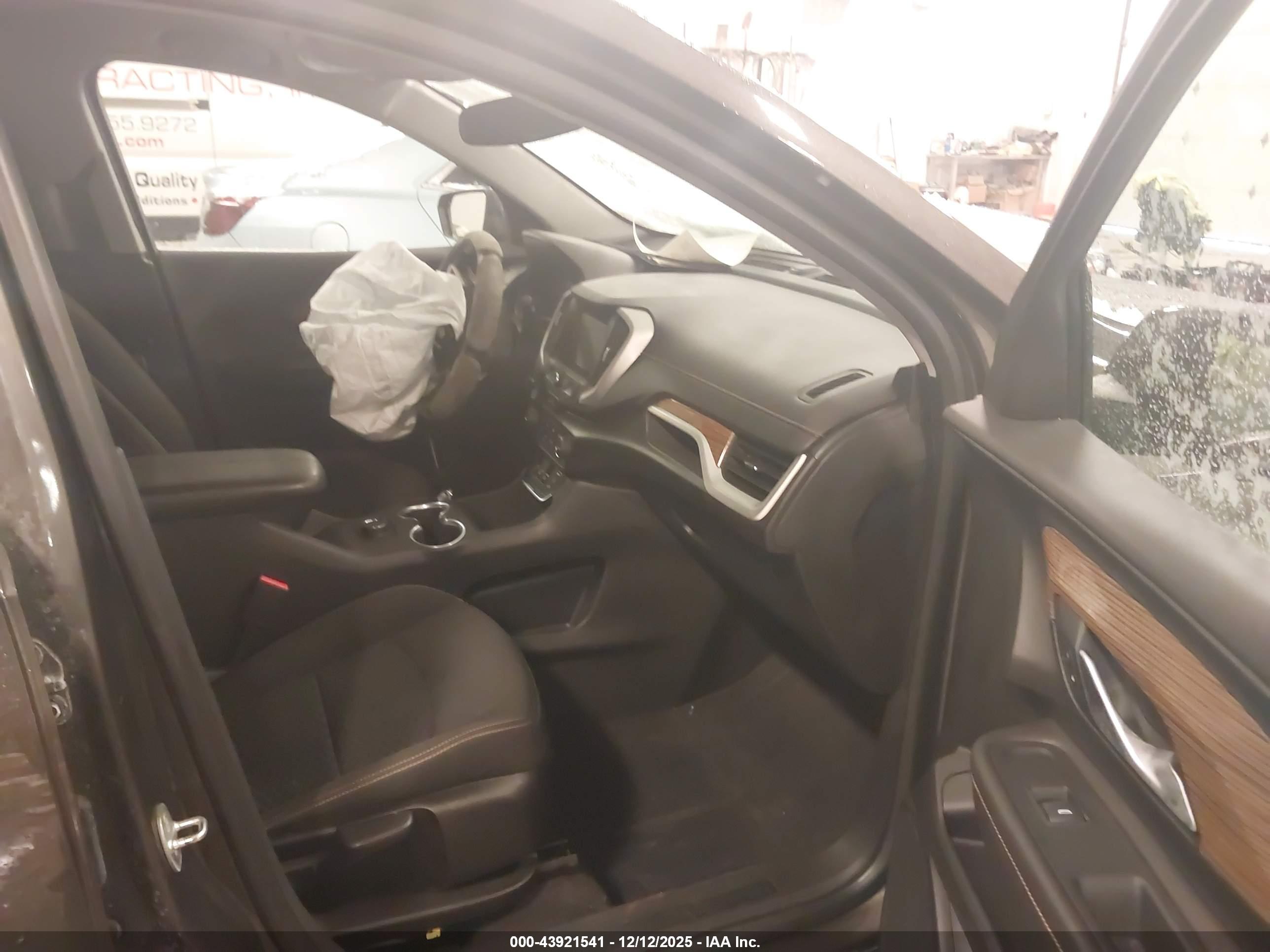 GMC TERRAIN image 5