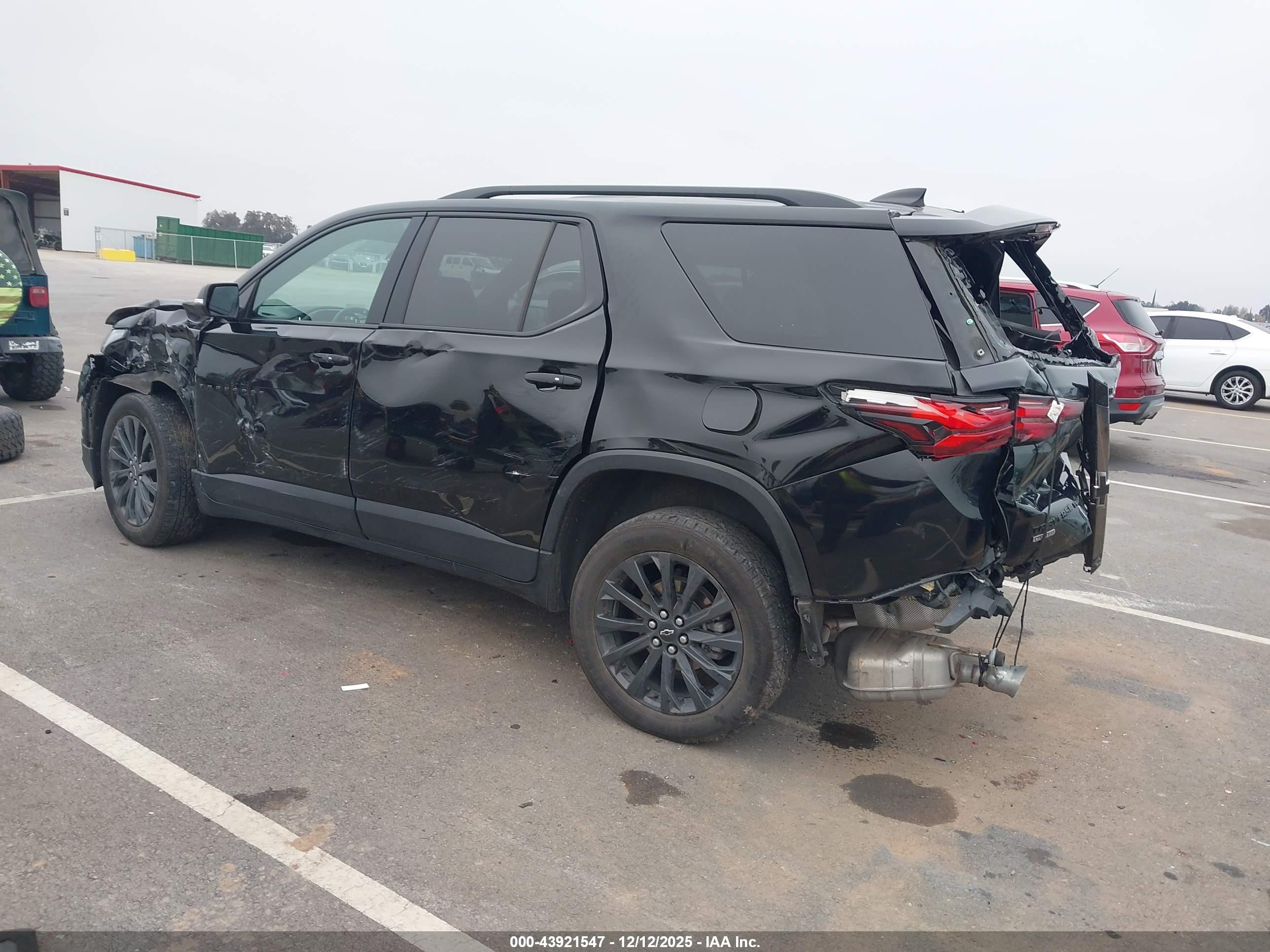 CHEVROLET TRAVERSE image 3