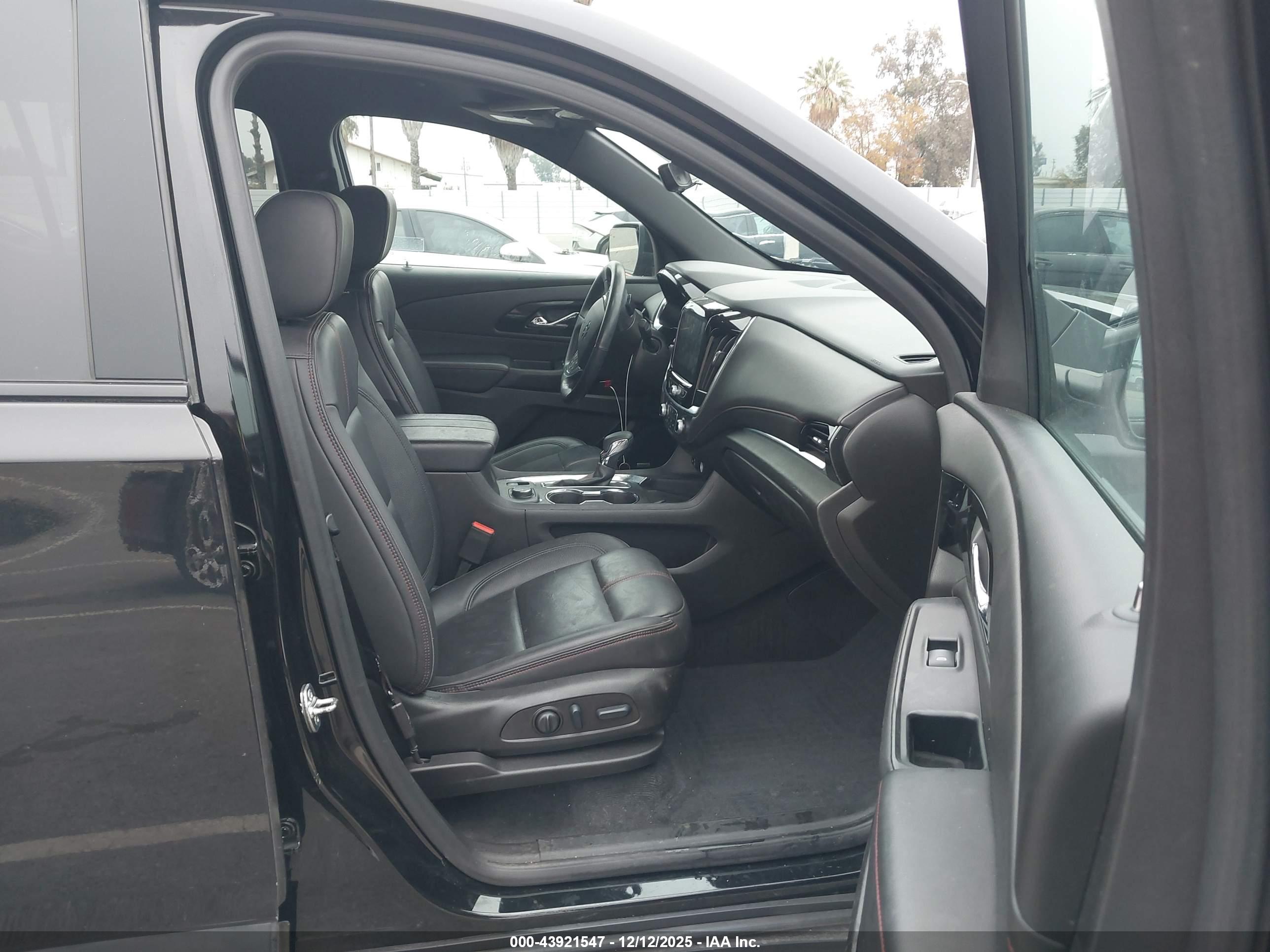 CHEVROLET TRAVERSE image 5