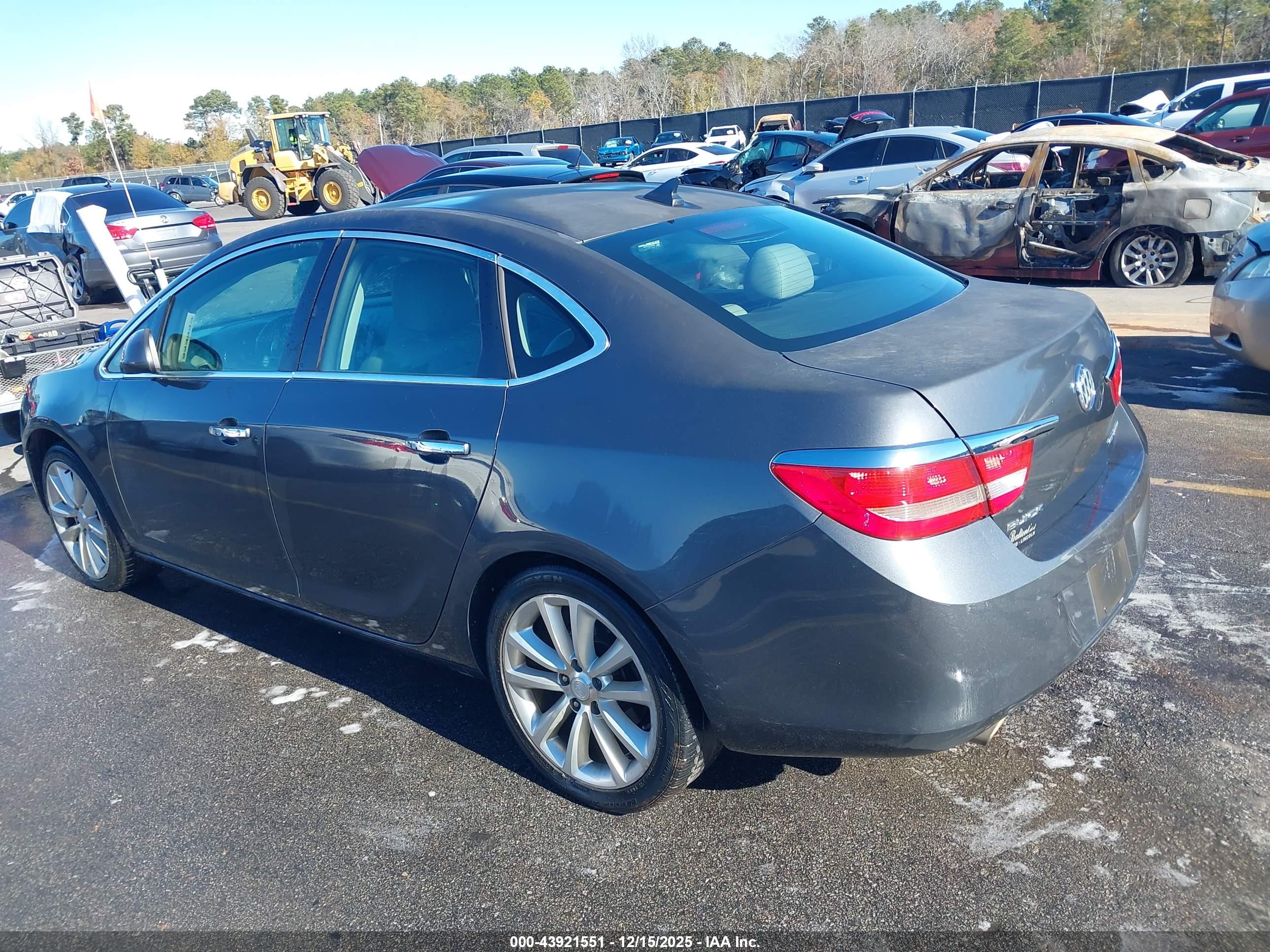 BUICK VERANO image 3