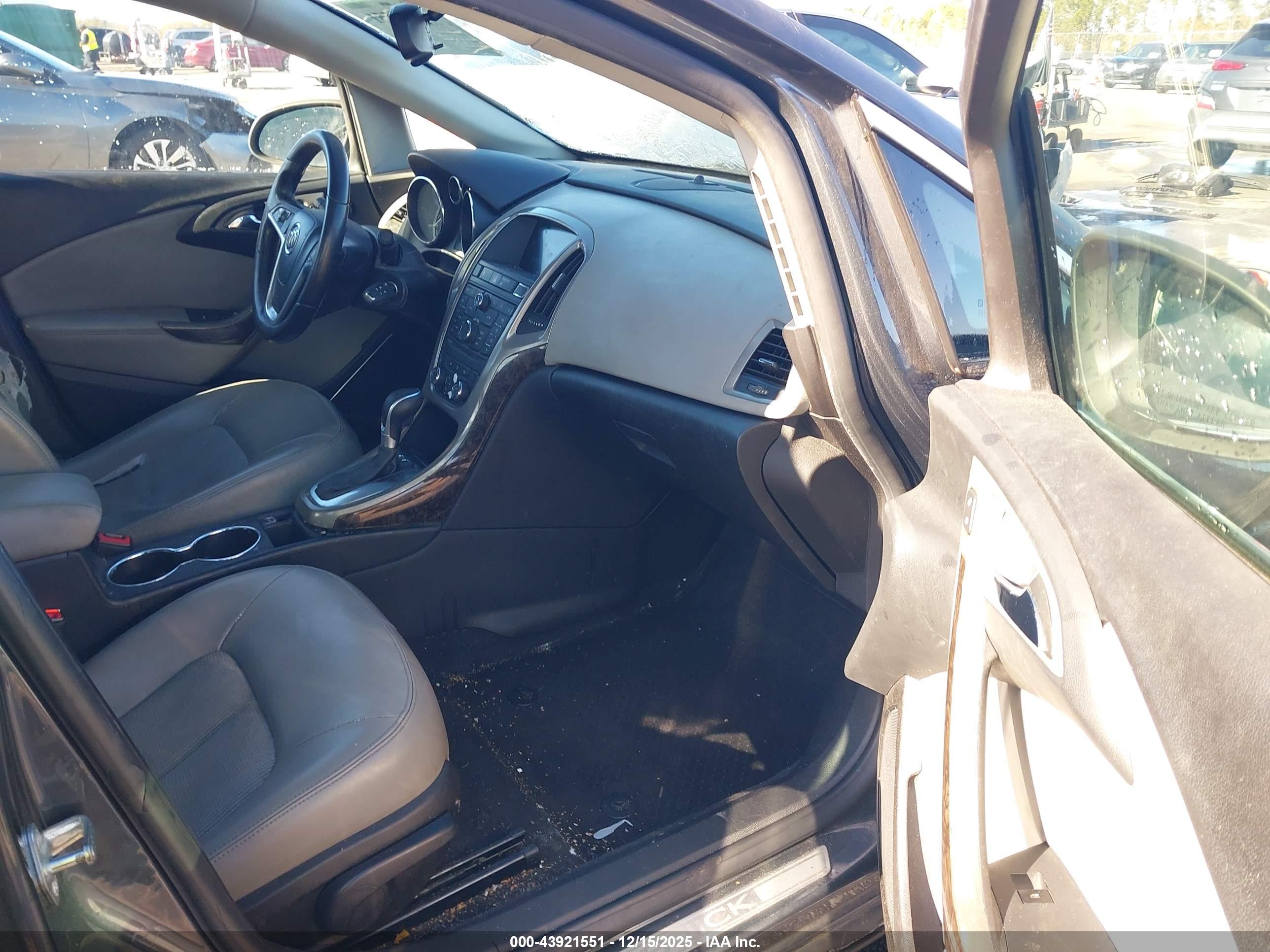 BUICK VERANO image 5