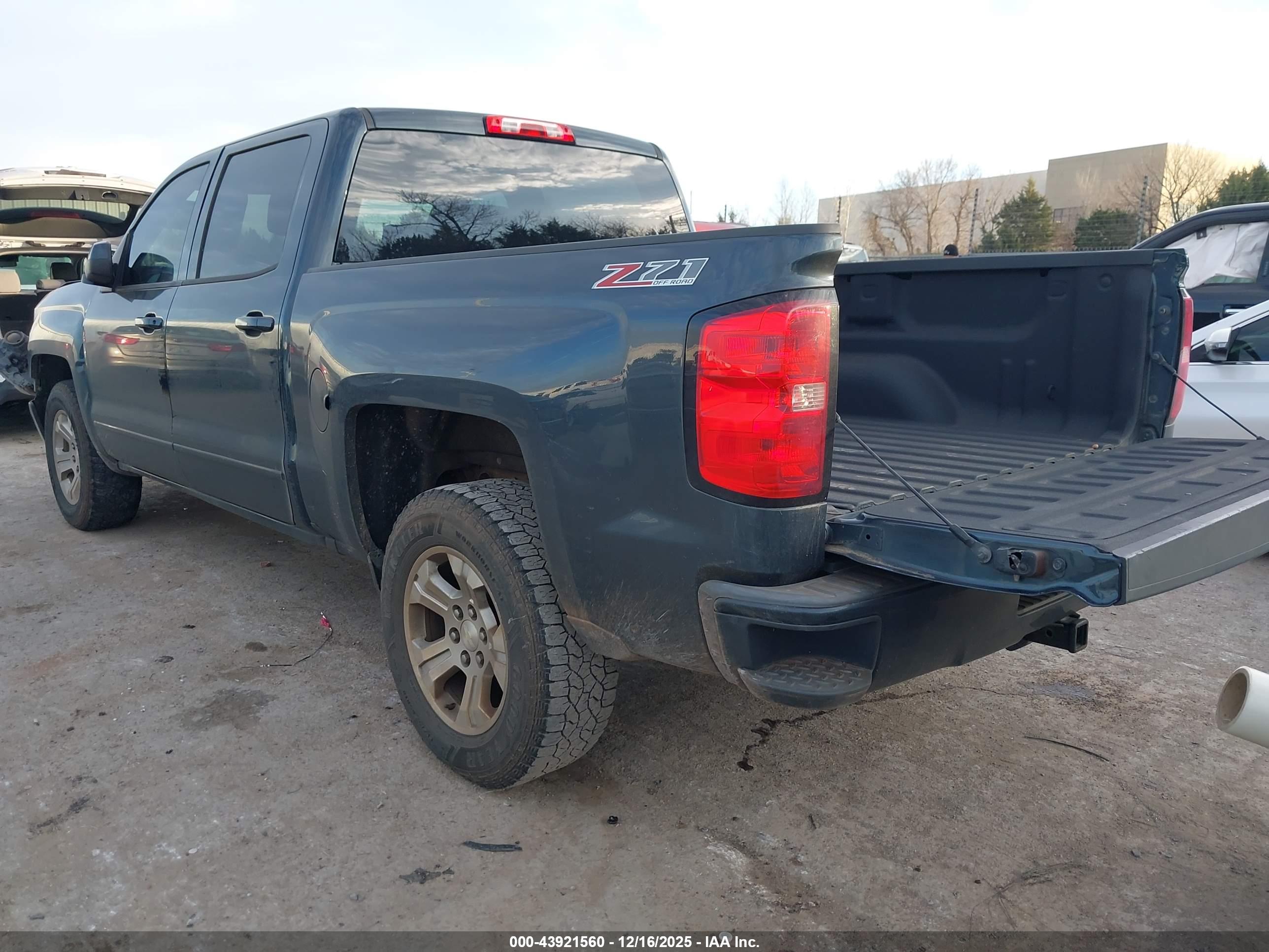 CHEVROLET SILVERADO image 3