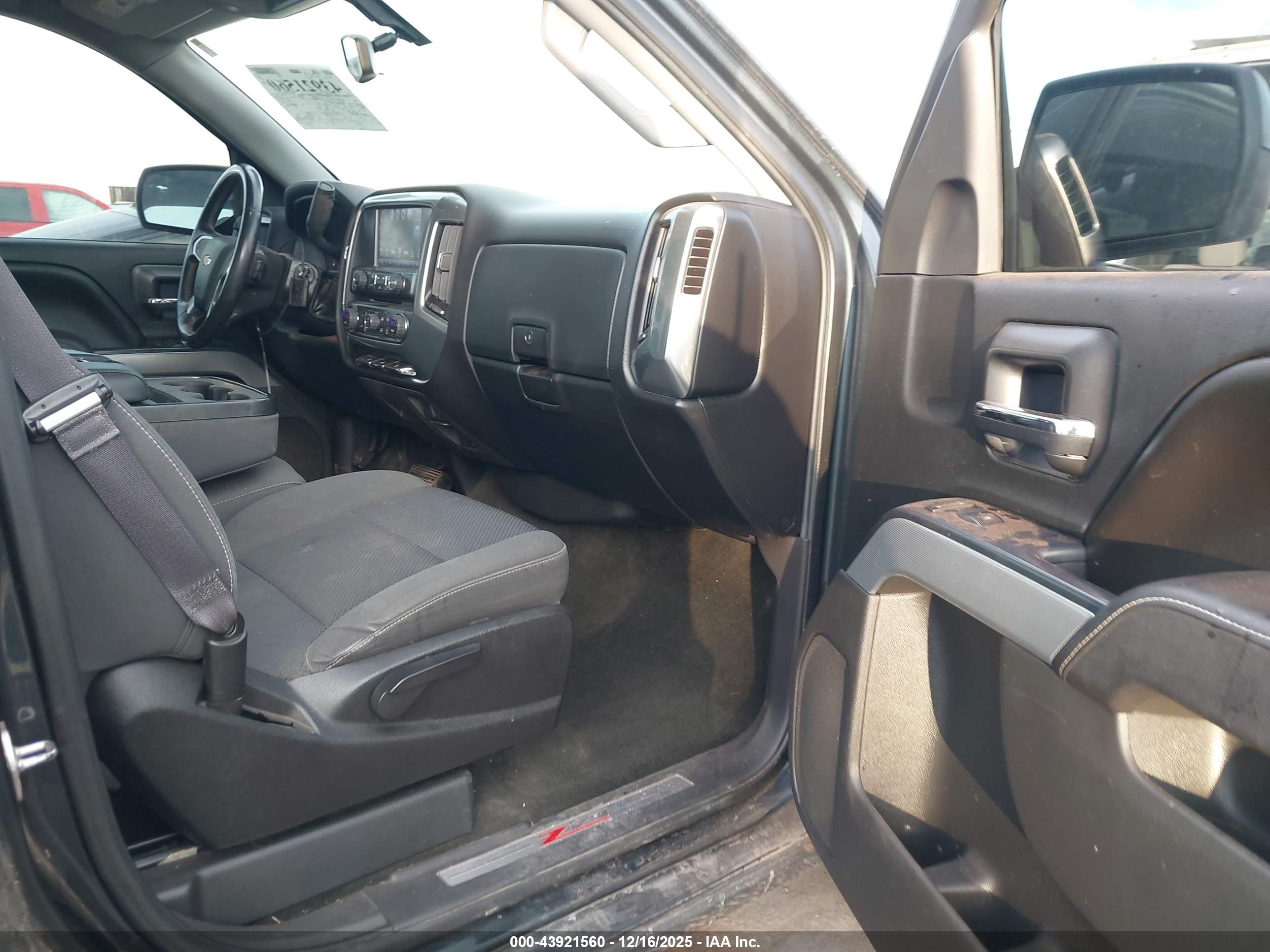 CHEVROLET SILVERADO image 5