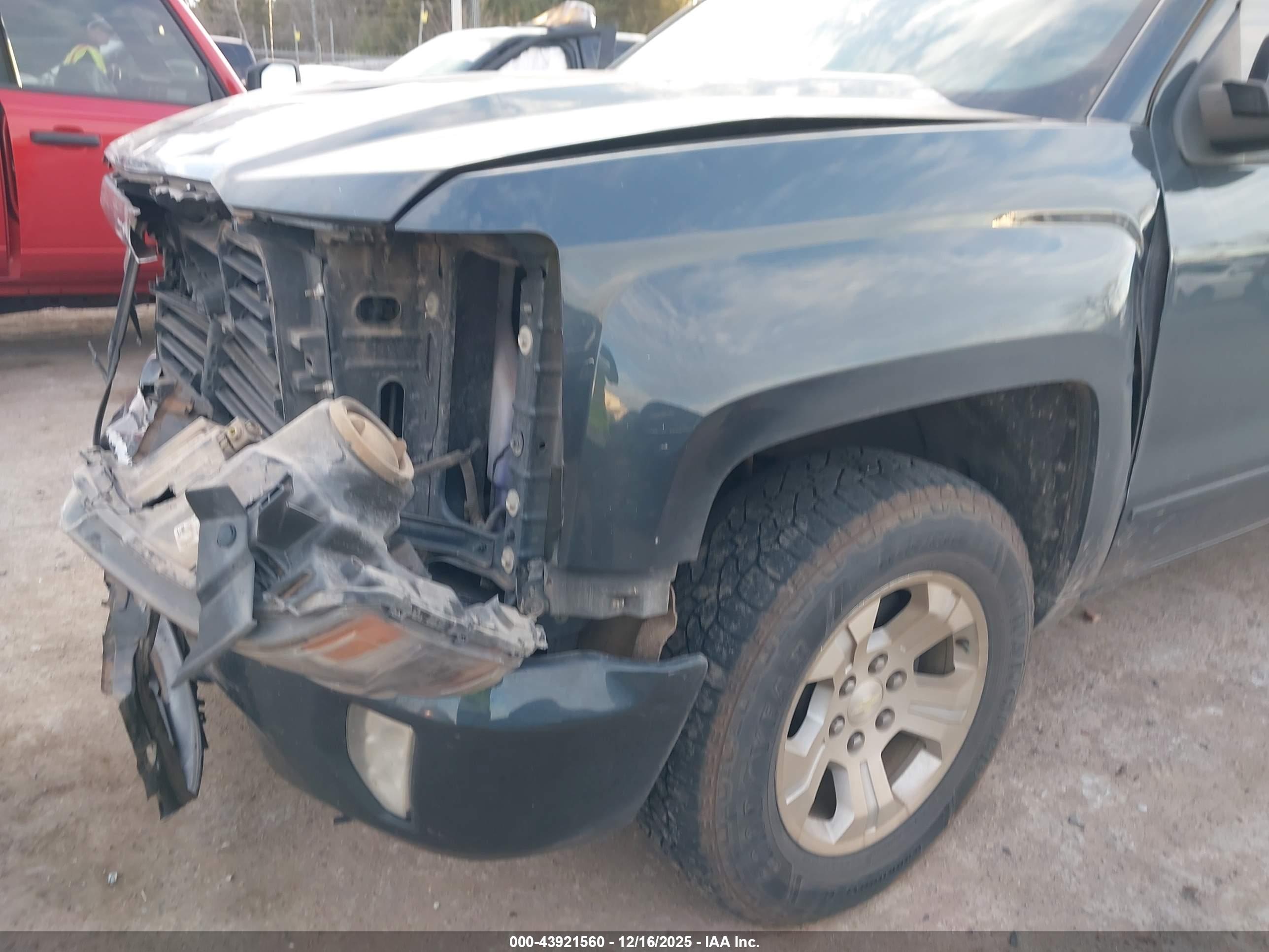 CHEVROLET SILVERADO image 6
