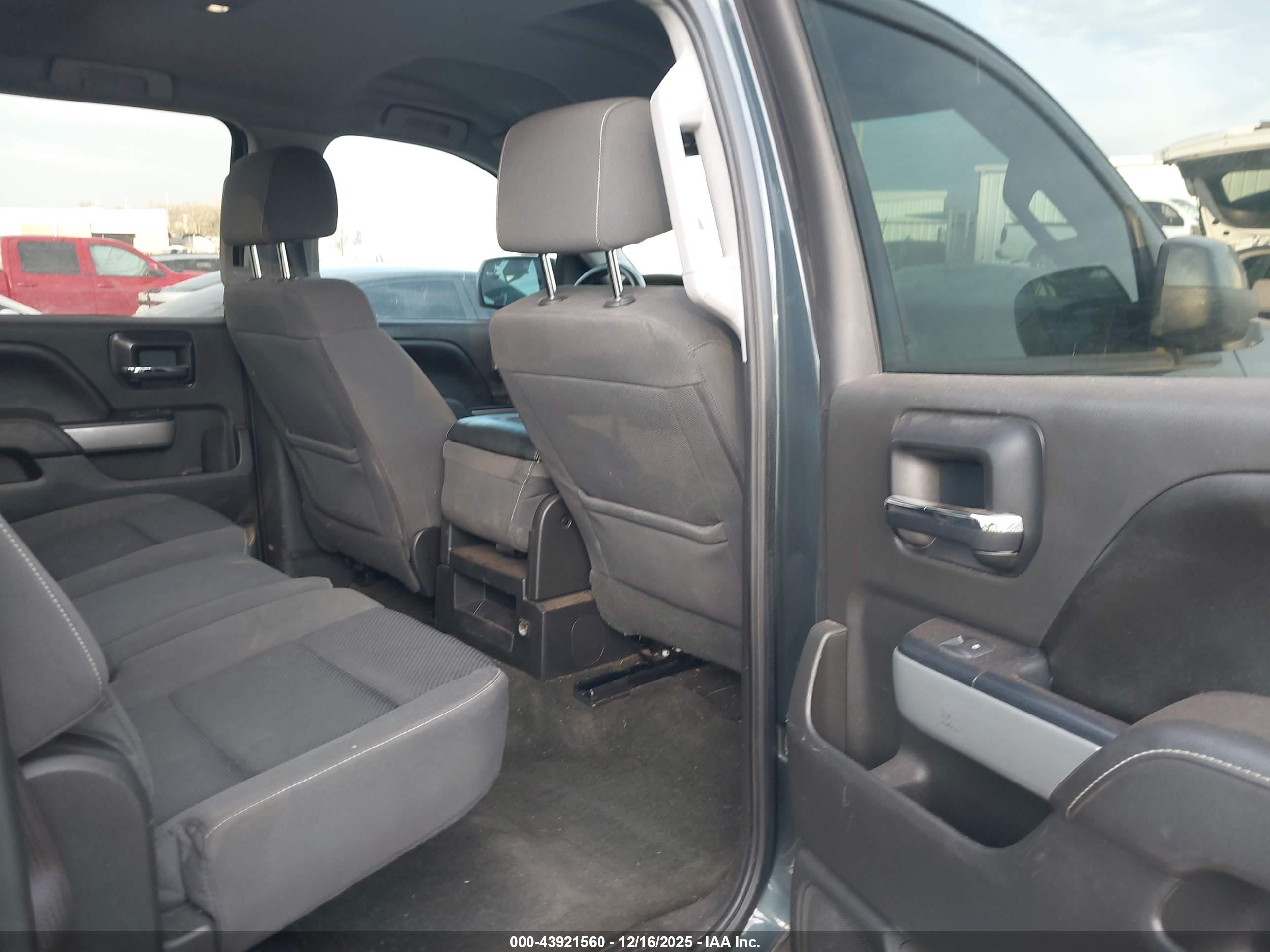CHEVROLET SILVERADO image 8